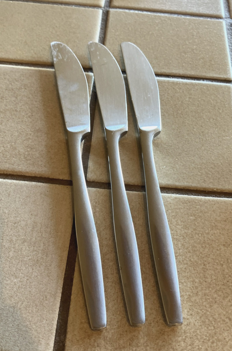 DANSK INT\'L DESIGNS IHQ VARIATION V FINLAND SET OF 3 DINNER KNIVES 8-1/2\ DANSK INT\'L DESIGNS IHQ VARIATION V FINLAND SET OF 3 DINNER KNIVES 8-1/2\