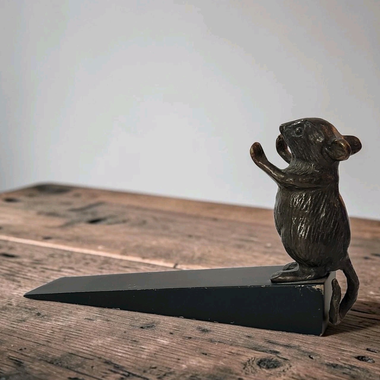 Vtg Brass Mouse Doormouse Holding Door Stop Stopper with Black Wood Wedge 4\ Vtg Brass Mouse Doormouse Holding Door Stop Stopper with Black Wood Wedge 4\