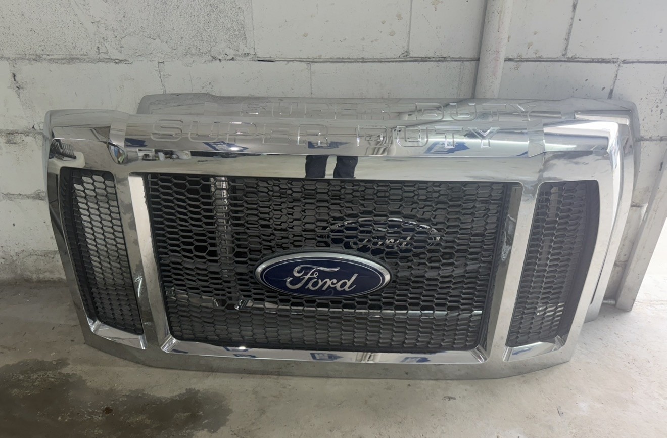 16 17 18 19 20 21 22 23 24 Super Duty F-650 F-750 OEM Ford Chrome Grille Grill 16 17 18 19 20 21 22 23 24 Super Duty F-650 F-750 OEM Ford Chrome Grille Grill