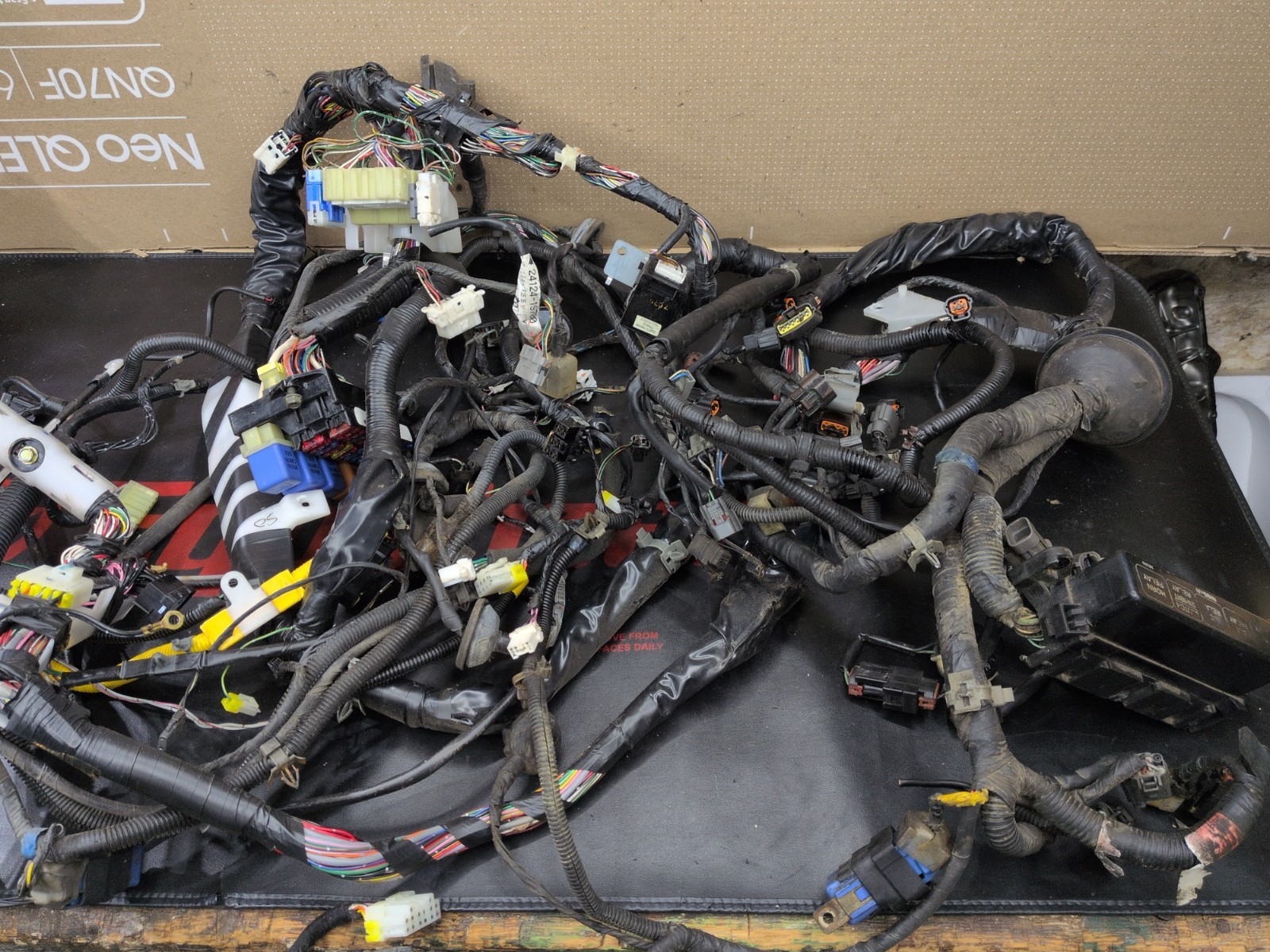 96-97 Nissan hardbody d21 OEM Complete Engine wiring harness ka24e 2wd Auto 