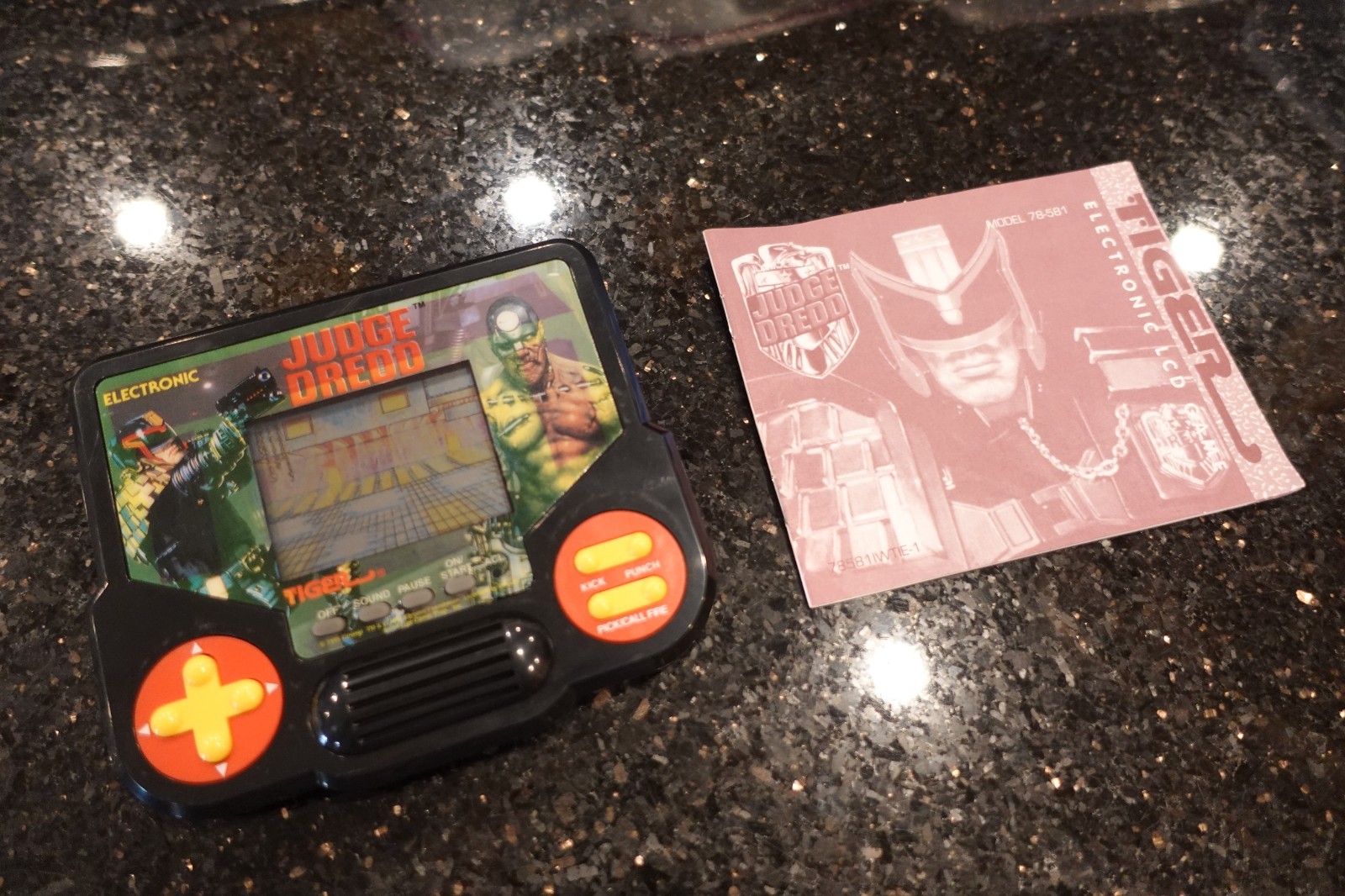 Vintage JUDGE DREDD with BOOKLET  by TIGER Handheld Electronic LCD Video game D7
