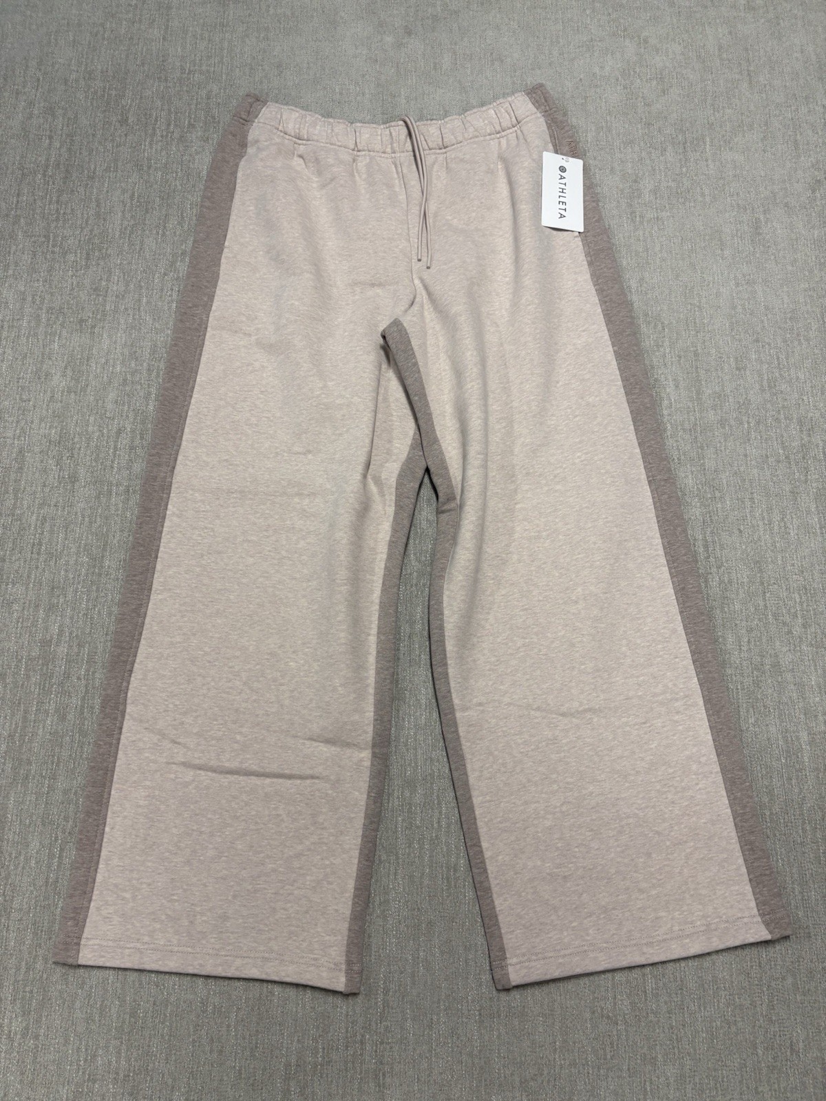 NEW Athleta Forever Fleece Wide Leg Sweat Pants Women’s Large Beige NWT $119 NEW Athleta Forever Fleece Wide Leg Sweat Pants Women’s Large Beige NWT $119