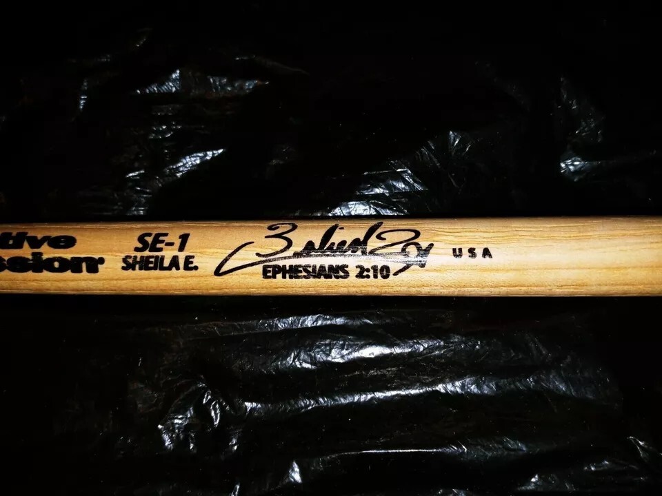 PRINCE SheilaE. Signature Concert Tour Stage Drumstick DRUM STICK & GUITAR PICK PRINCE SheilaE. Signature Concert Tour Stage Drumstick DRUM STICK & GUITAR PICK