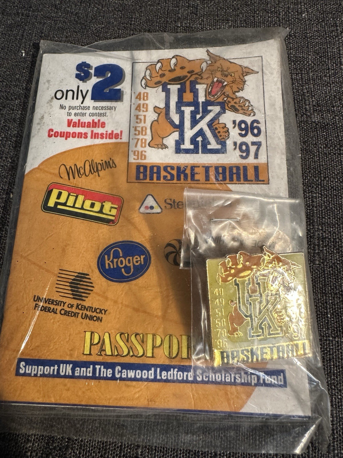 Vintage 1996–1997 University of Kentucky Wildcats Basketball Commemorative Pin &
