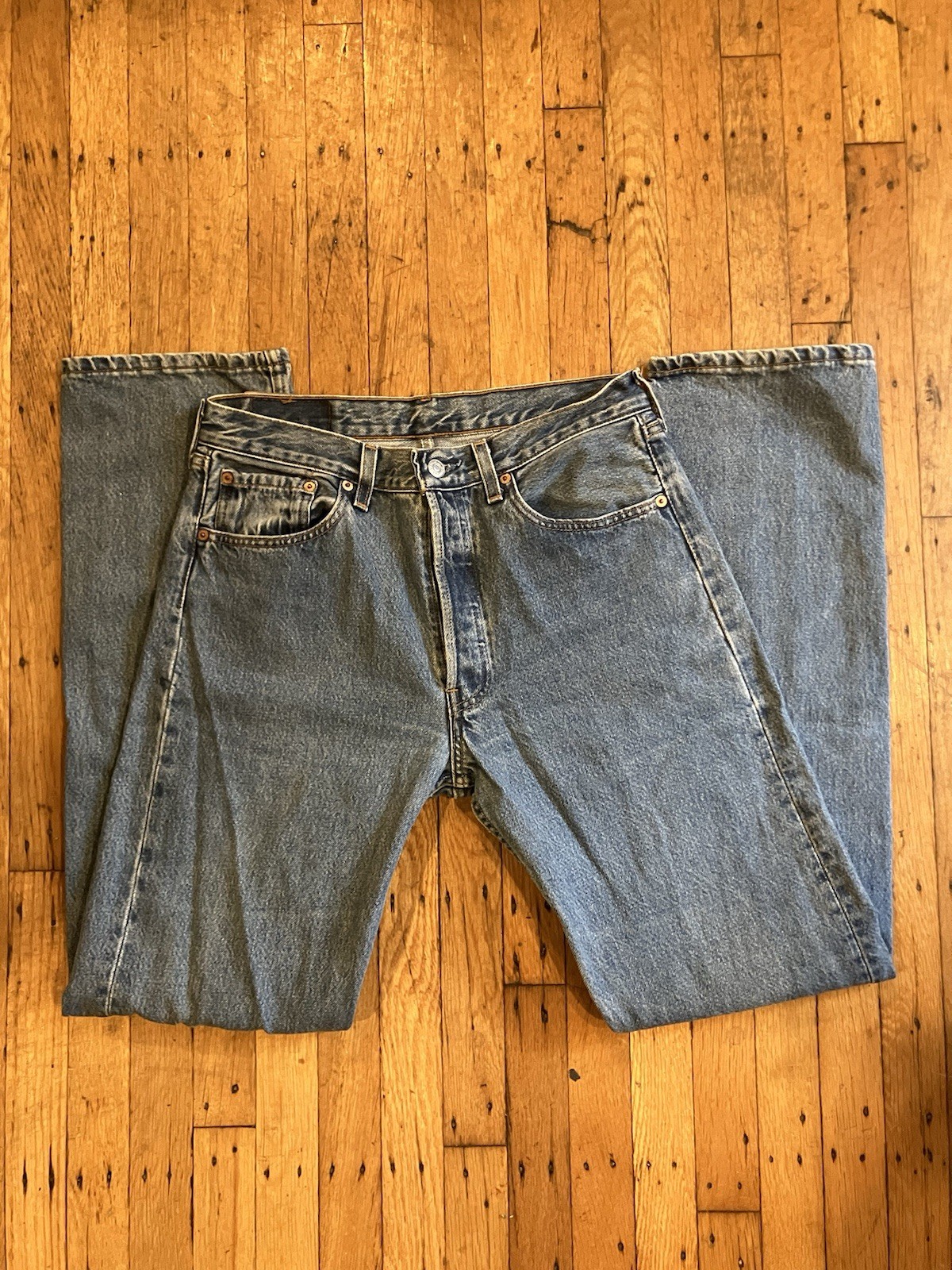 Vintage Levi\'s 501 Men\'s Blue Jeans Button Fly Straight Leg Medium Wash USA made Vintage Levi\'s 501 Men\'s Blue Jeans Button Fly Straight Leg Medium Wash USA made