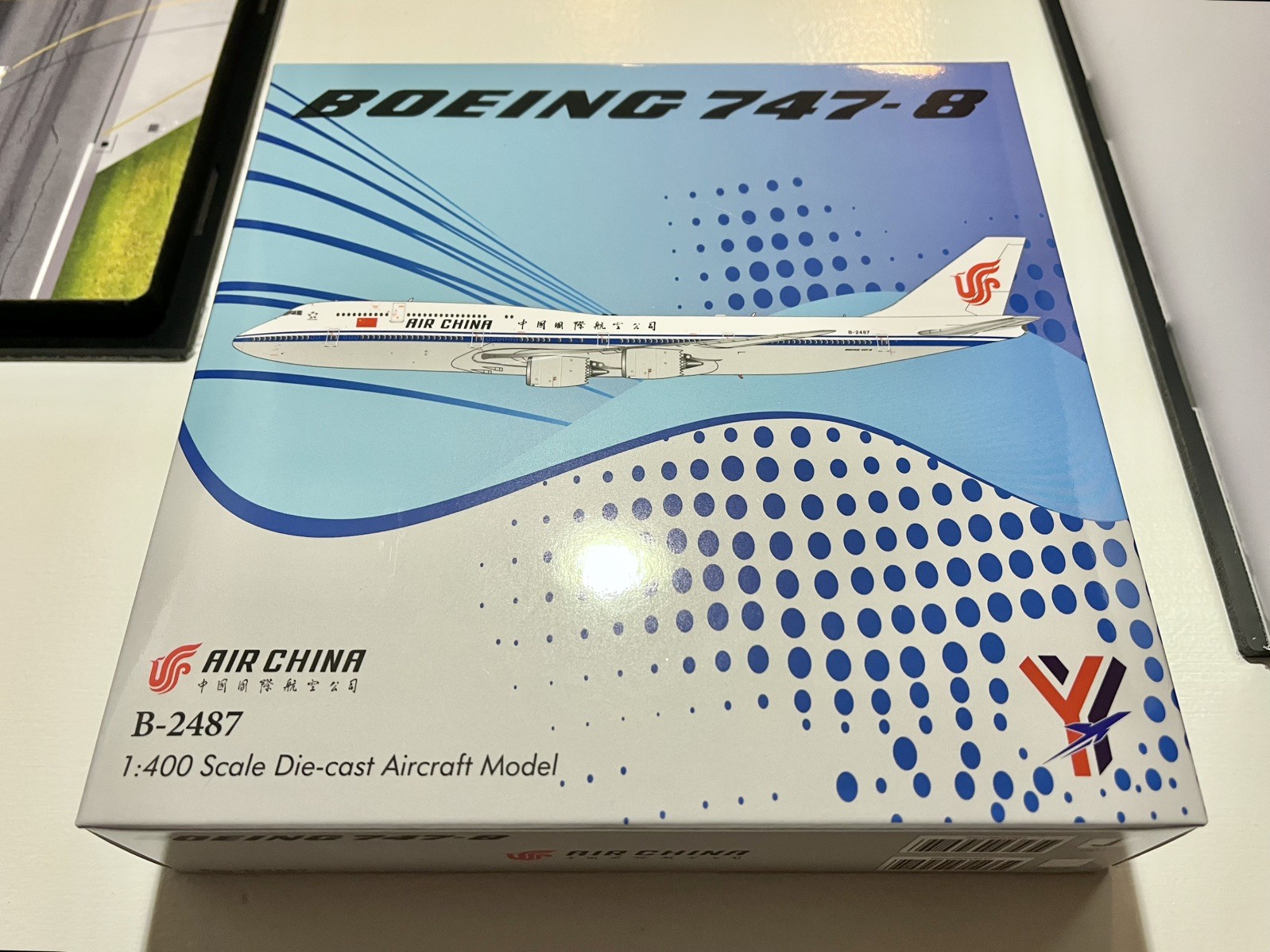 YY Models 1:400 Air China Boeing 747-8i B-2487