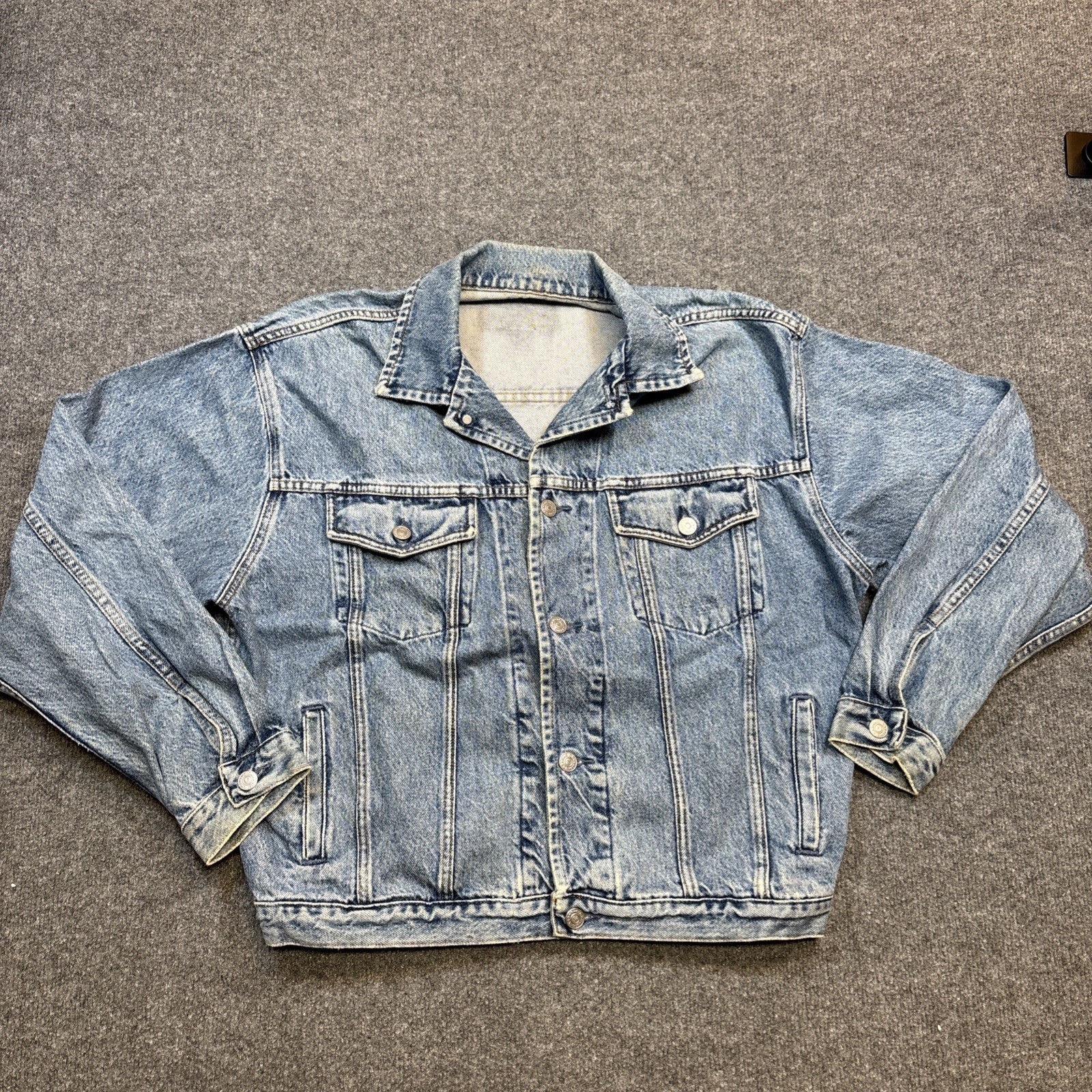 Vintage Y2K Gap Denim Jacket Trucker Faded Wash Size Large Vintage Y2K Gap Denim Jacket Trucker Faded Wash Size Large