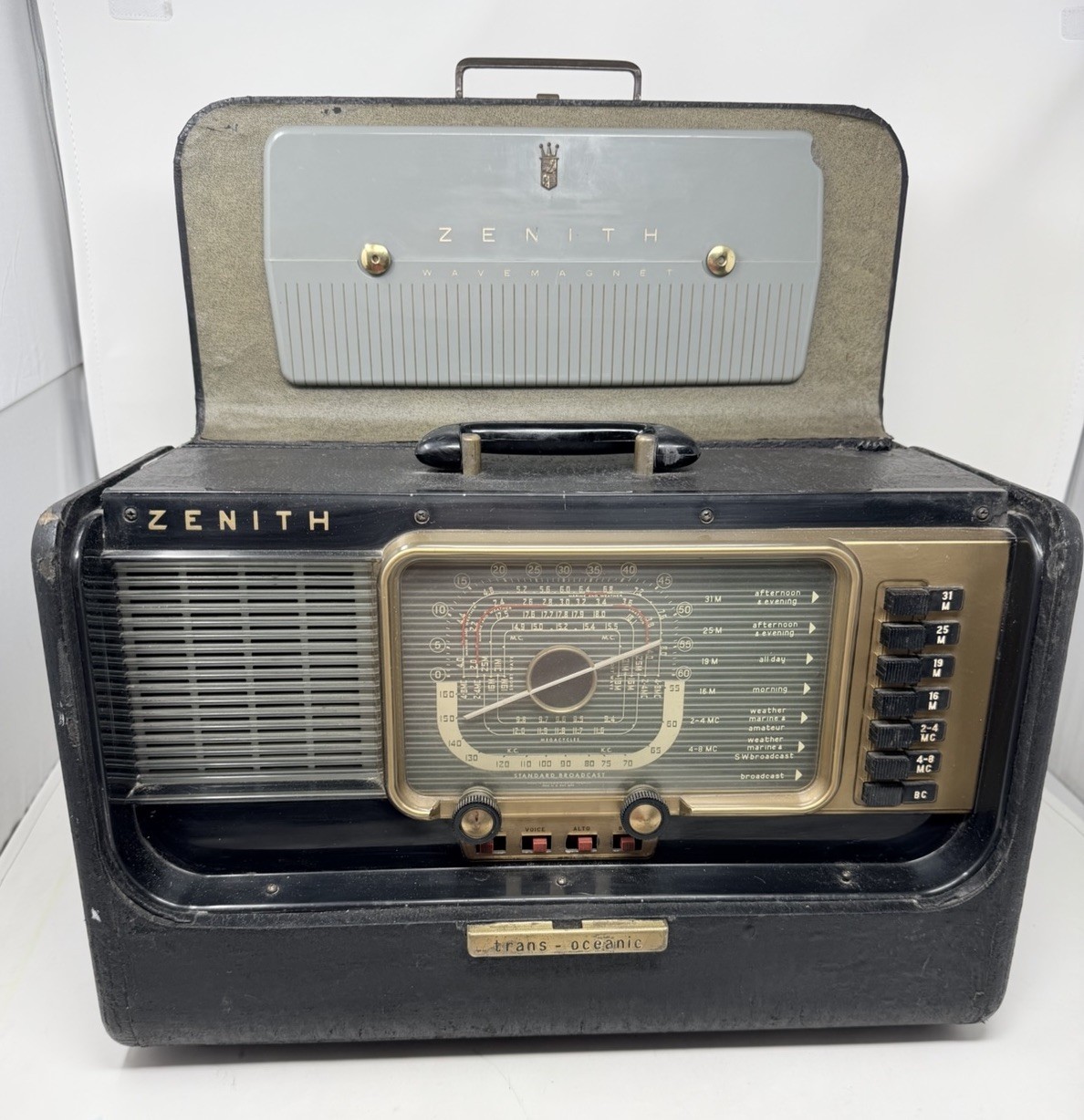Zenith Trans-Oceanic H500 Portable Tube Radio Shortwave AM/FM Pre - Owned Zenith Trans-Oceanic H500 Portable Tube Radio Shortwave AM/FM Pre - Owned