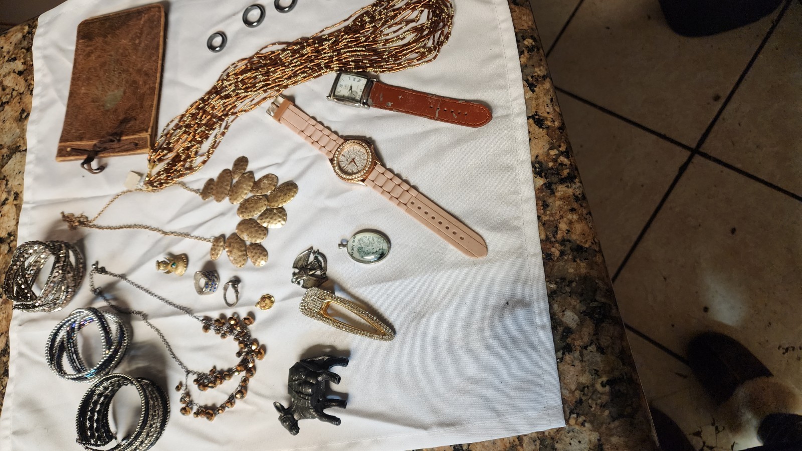 junk Vintage jewelry drawer contents junk Vintage jewelry drawer contents