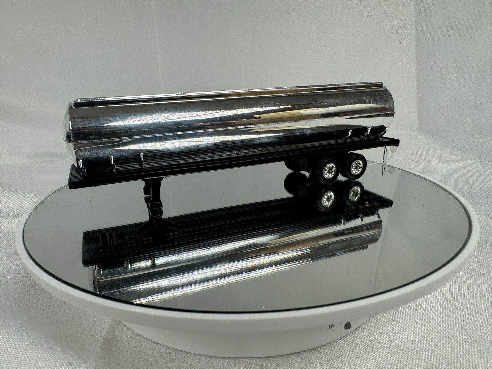 Ertl Collectibles RC2 New Semi Tanker Trailer 6-1/2\