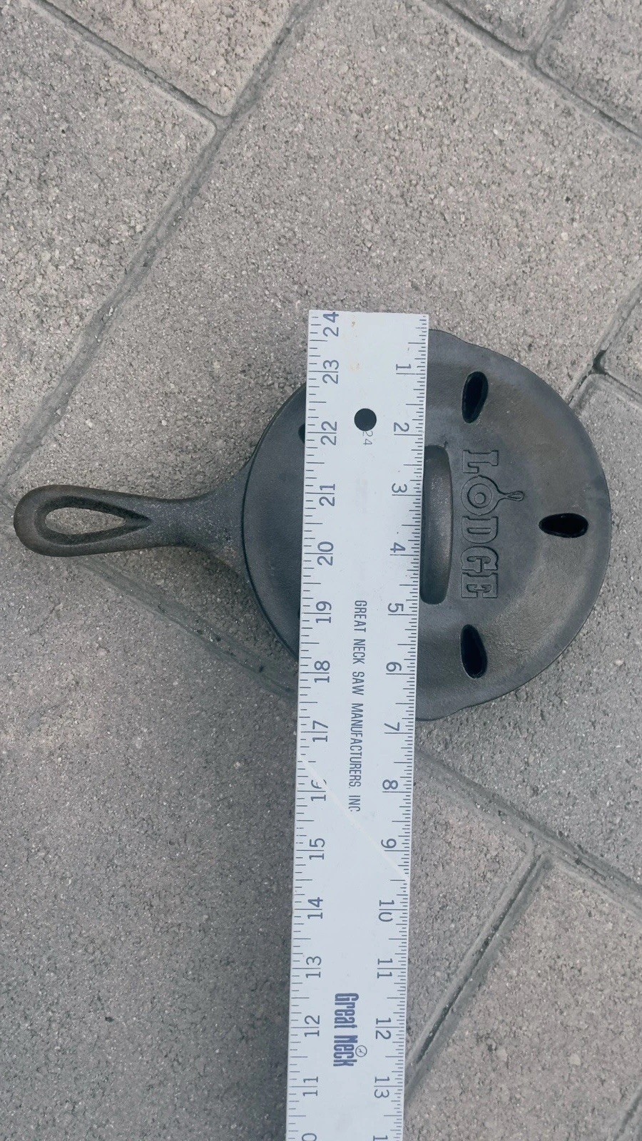 lodge cast iron skillet W/Lid. 7 Inches. USA New lodge cast iron skillet W/Lid. 7 Inches. USA New