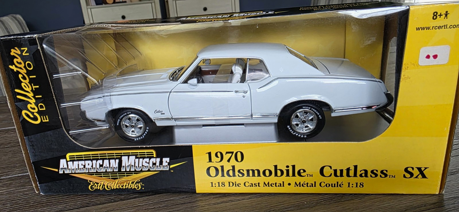 1/18 Ertl American Muscle 1970 Cutlass SX 455 White 1/18 Ertl American Muscle 1970 Cutlass SX 455 White