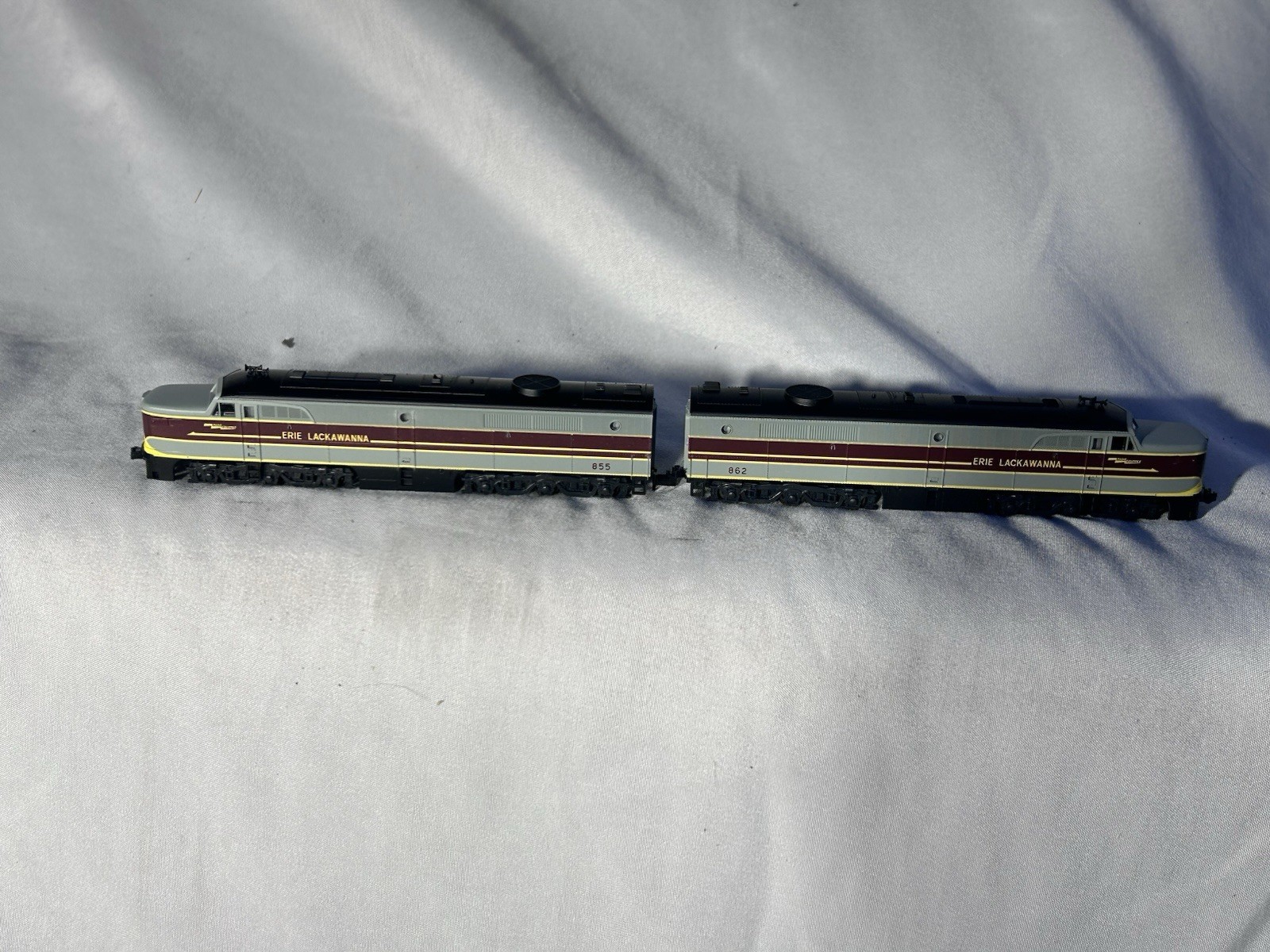 Fallen Flag KATO Erie Lackawanna RR ALCO PA. A/A Loco Set #’s 862/855 N Gauge Fallen Flag KATO Erie Lackawanna RR ALCO PA. A/A Loco Set #’s 862/855 N Gauge