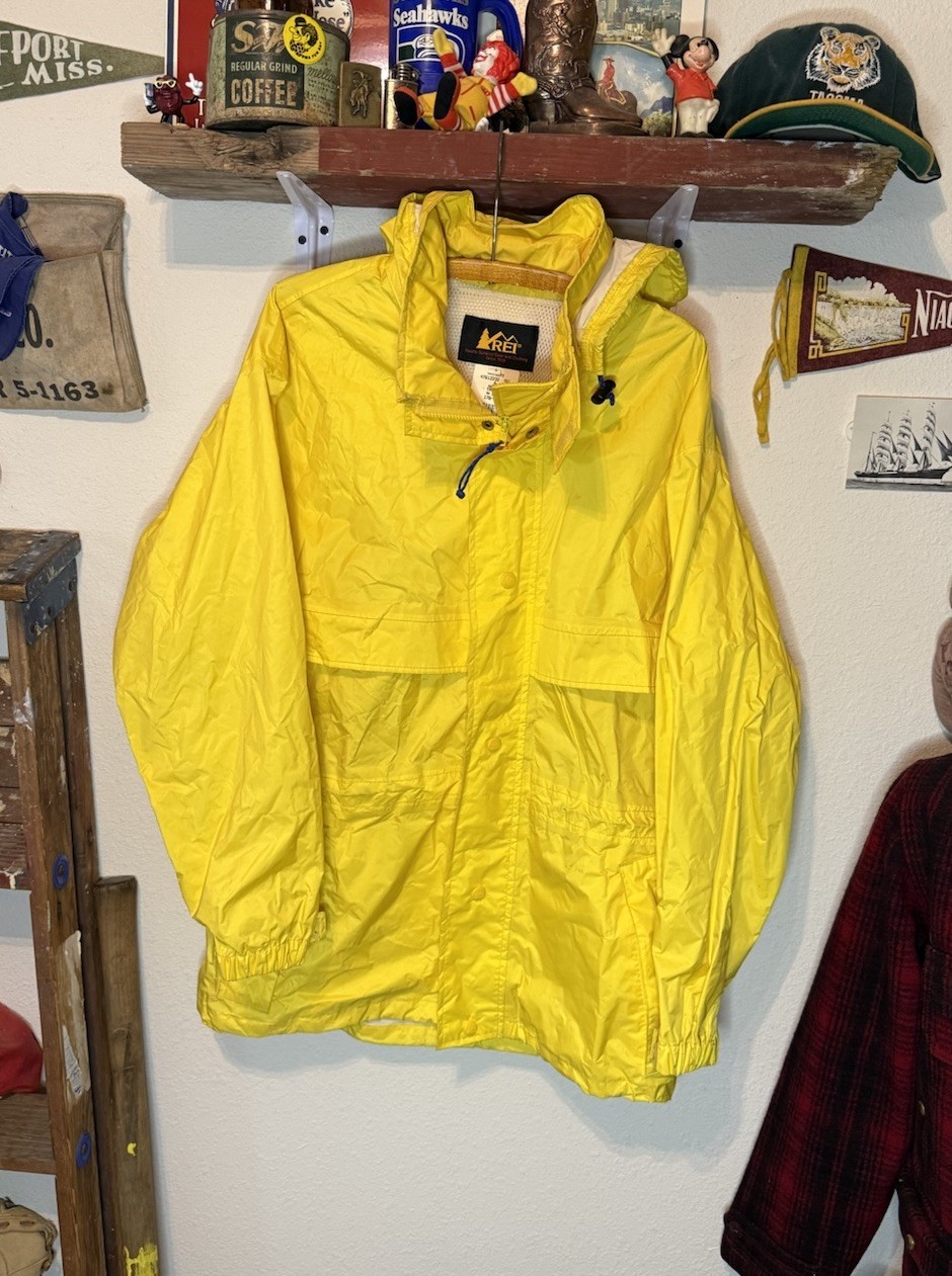 REI Men\'s Vintage 90s Yellow Shell Rain Jacket Size Small REI Men\'s Vintage 90s Yellow Shell Rain Jacket Size Small