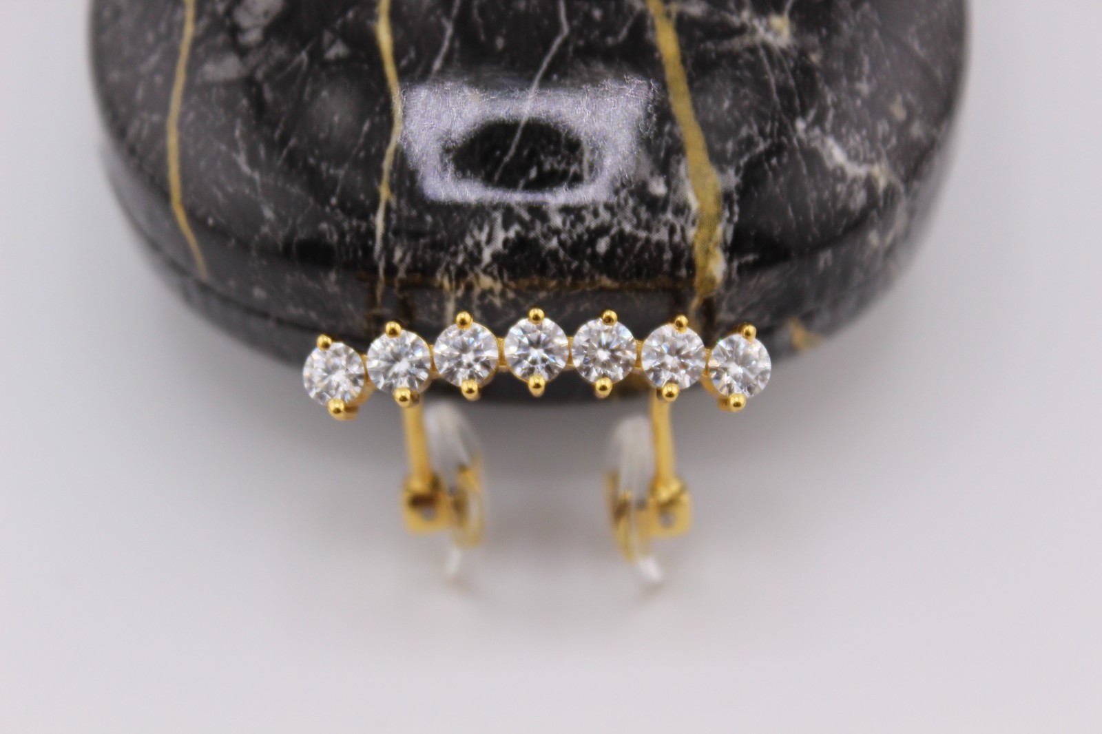 Iced Out 1.8 CT VVS Diamond Custom Nose Bridge Replacement Part Fits Decor Model Iced Out 1.8 CT VVS Diamond Custom Nose Bridge Replacement Part Fits Decor Model