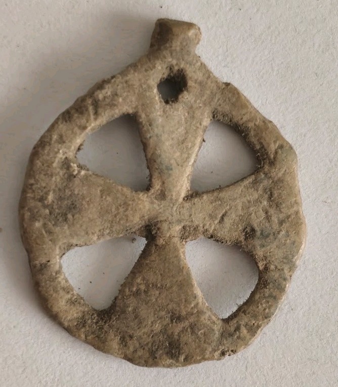 ANCIENT BYZANTINE LEAD CROSS PENDANT 700-1000 AD ANCIENT BYZANTINE LEAD CROSS PENDANT 700-1000 AD