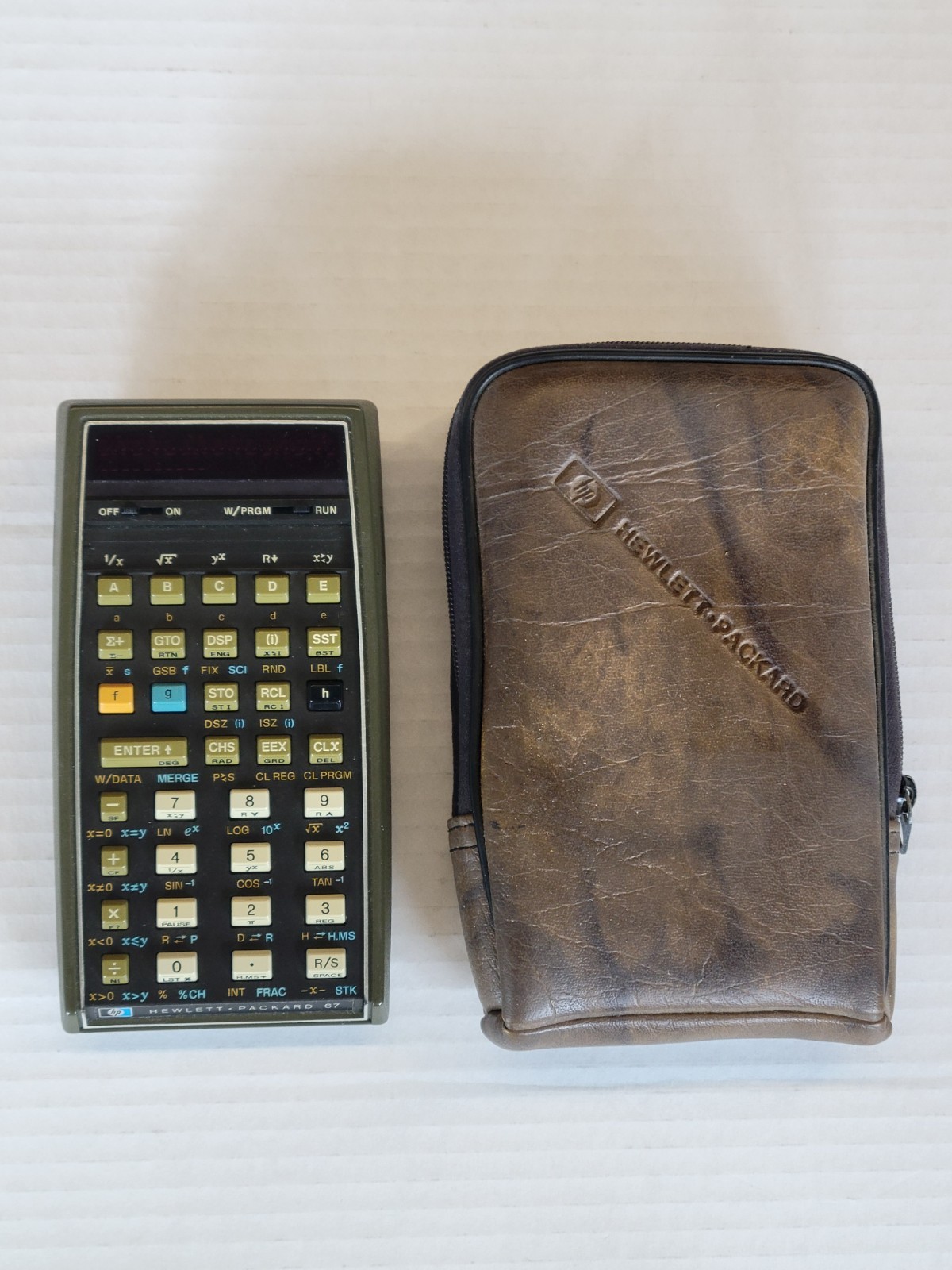 Hewlett-Packard HP-67 Vintage Programmable Calculator With Leather Case Hewlett-Packard HP-67 Vintage Programmable Calculator With Leather Case