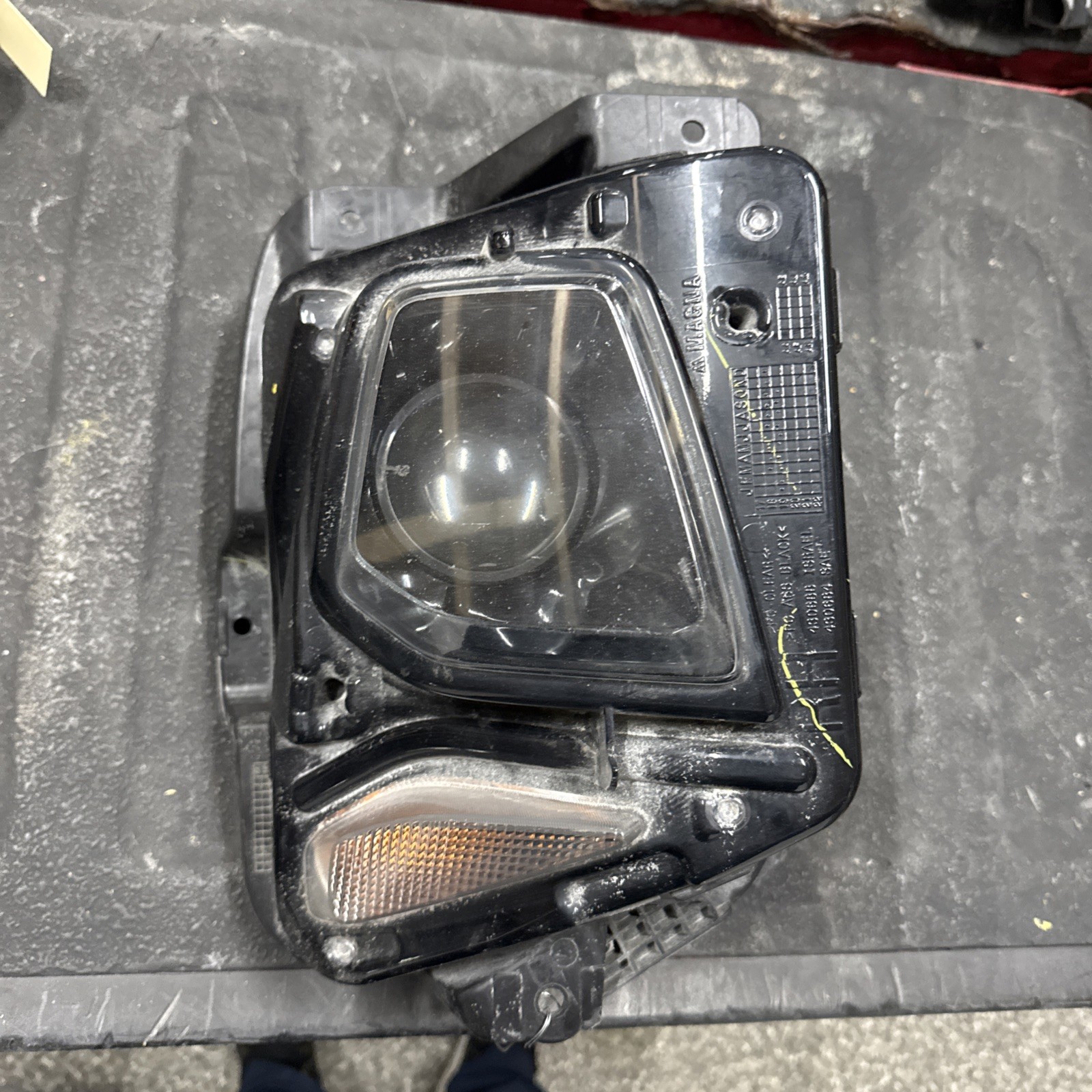 2019-2022 Chevy Blazer Xenon HID Headlight Right Passenger RH Side OEM 84588816 2019-2022 Chevy Blazer Xenon HID Headlight Right Passenger RH Side OEM 84588816