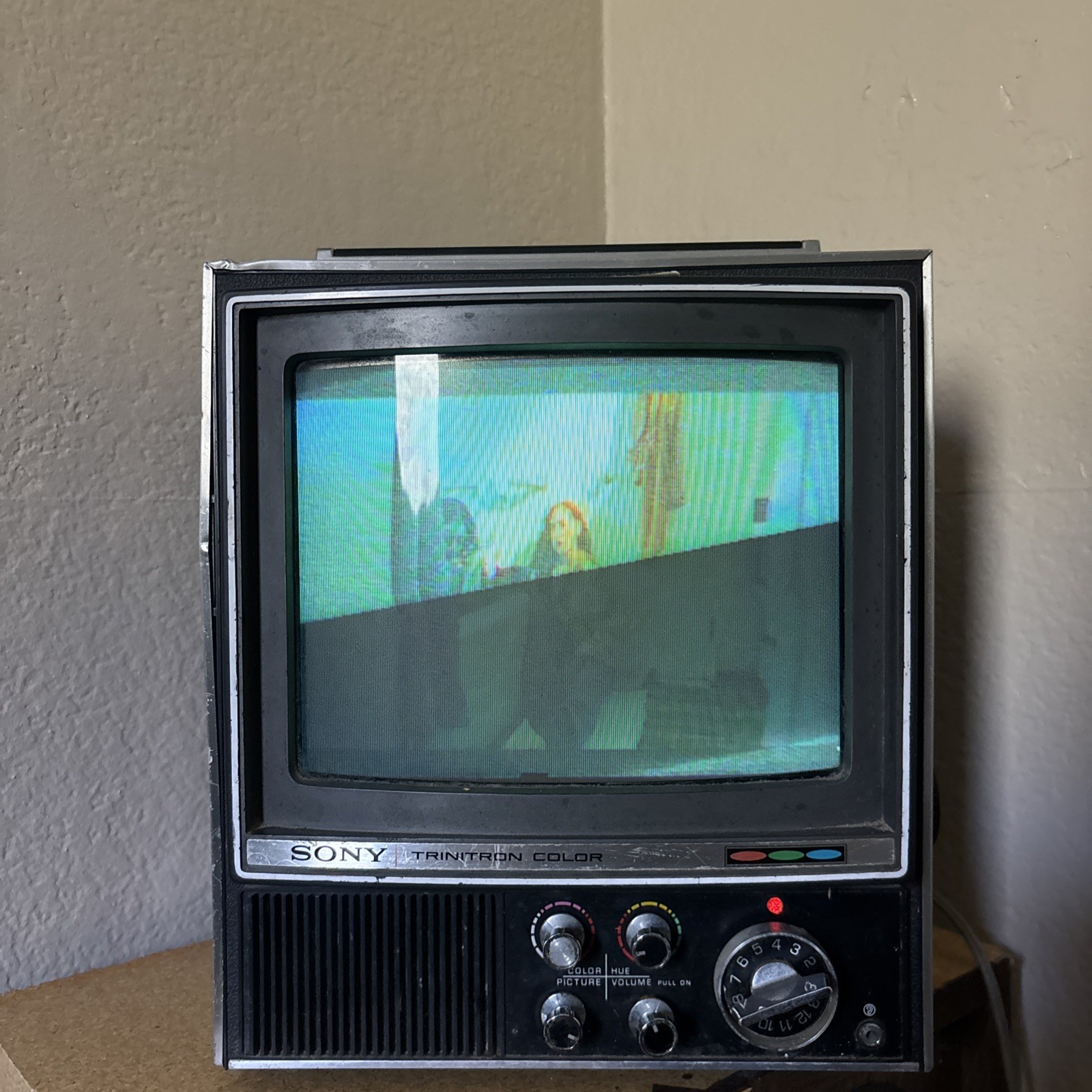 Sony Trinitron KV-9000U 1972 CRT 9” in Color TV Television Retro Gaming Tested