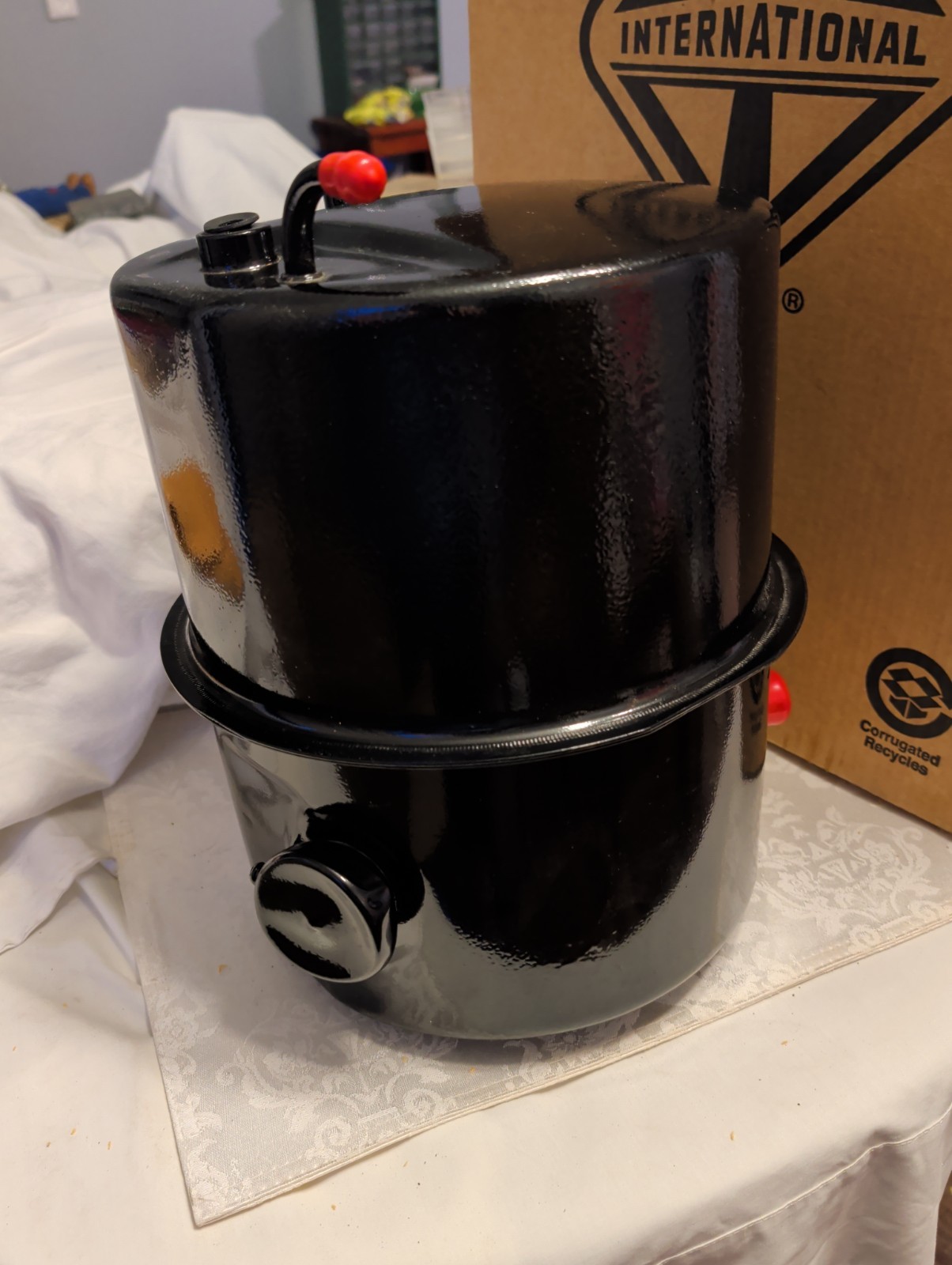 International 2000 4000 5000 8000 9000 Surge Tank NAV 1675831C1 International 2000 4000 5000 8000 9000 Surge Tank NAV 1675831C1