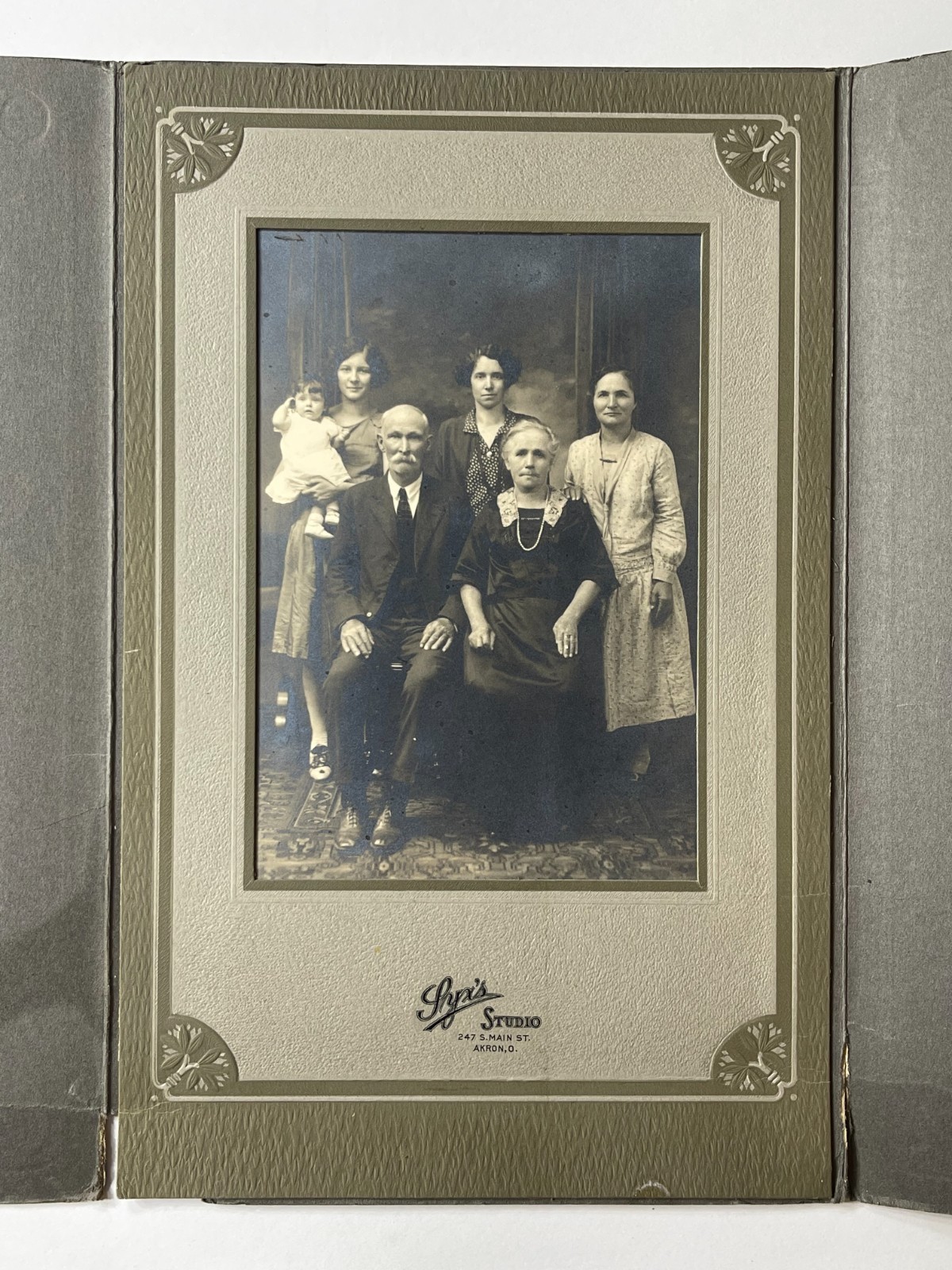 Original 1920s Ohio Black & White Photo In Folder Family Photo Parents 3 Sisters Original 1920s Ohio Black & White Photo In Folder Family Photo Parents 3 Sisters