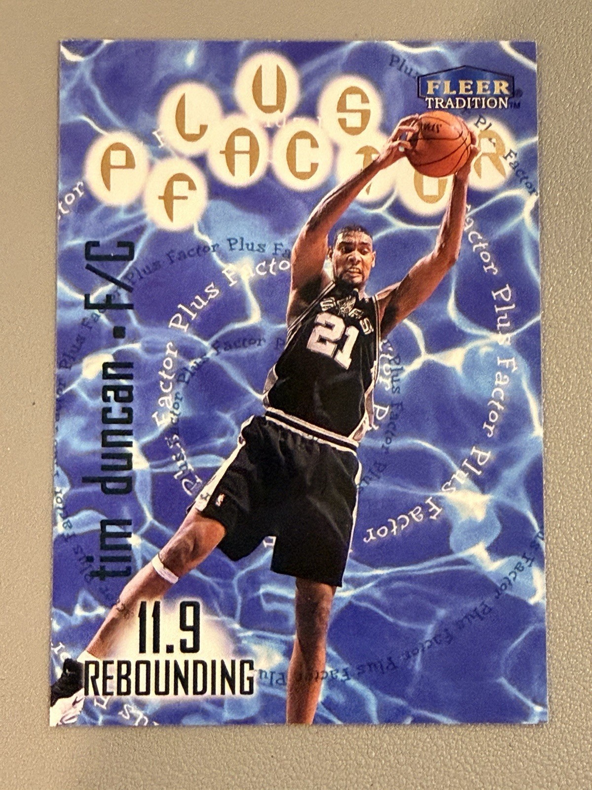 Fleer 1998-99 Fleer Tradition Plus Factor Tim Duncan #141 Spurs NBA Fleer 1998-99 Fleer Tradition Plus Factor Tim Duncan #141 Spurs NBA