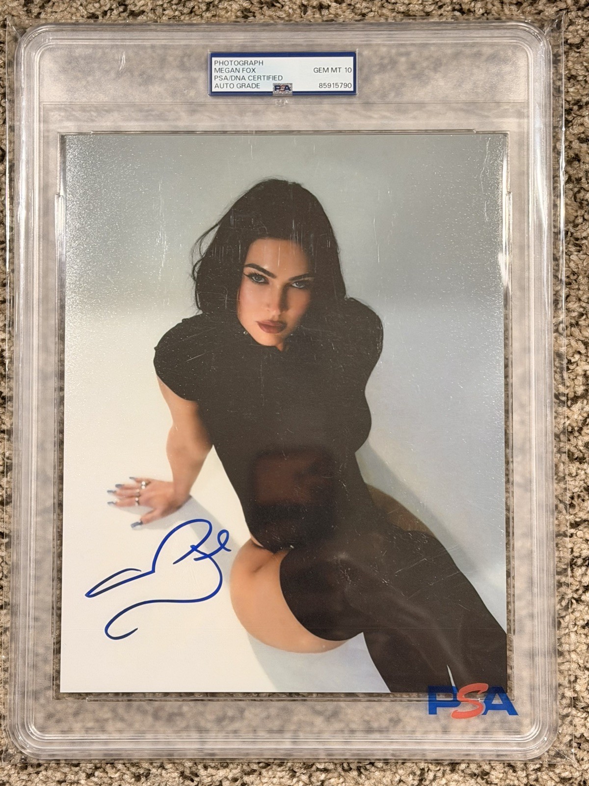 Megan Fox Signed Autograph 8x10 Photo PSA/DNA & Beckett Encapsulated GEM MINT 10 Megan Fox Signed Autograph 8x10 Photo PSA/DNA & Beckett Encapsulated GEM MINT 10