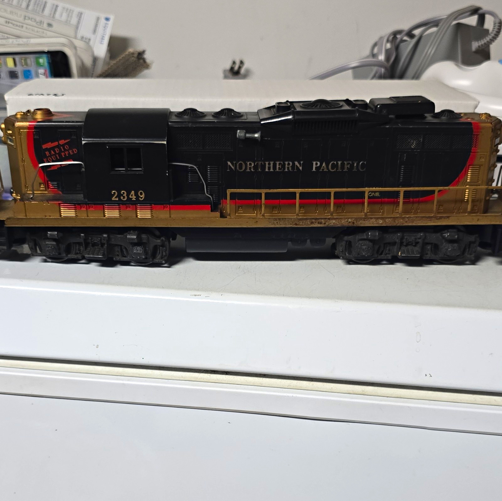 Lionel O Gauge Northern Pacific F3 Diesel Locomotive #2349 Black/Gold Lionel O Gauge Northern Pacific F3 Diesel Locomotive #2349 Black/Gold