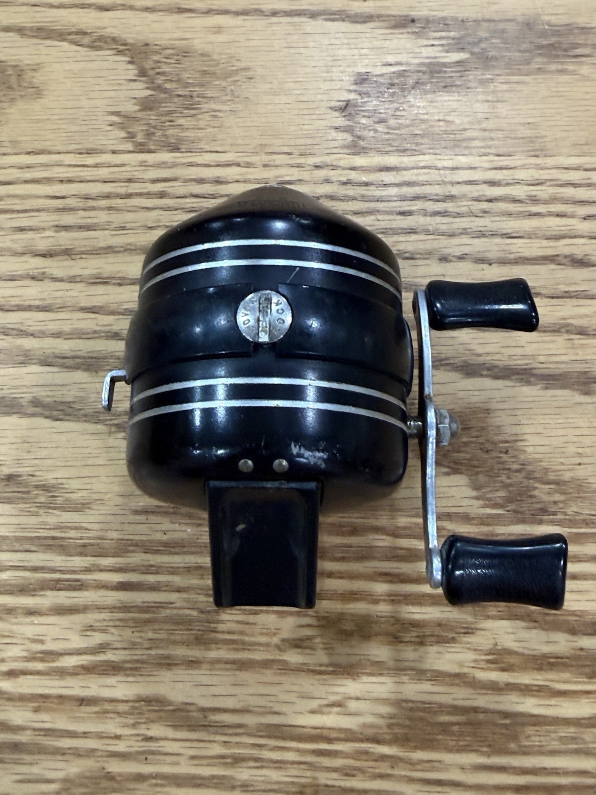Vintage Zebco 600 Spincast Reel Early 1970s Black & Silver Stripe - USA Made Vintage Zebco 600 Spincast Reel Early 1970s Black & Silver Stripe - USA Made