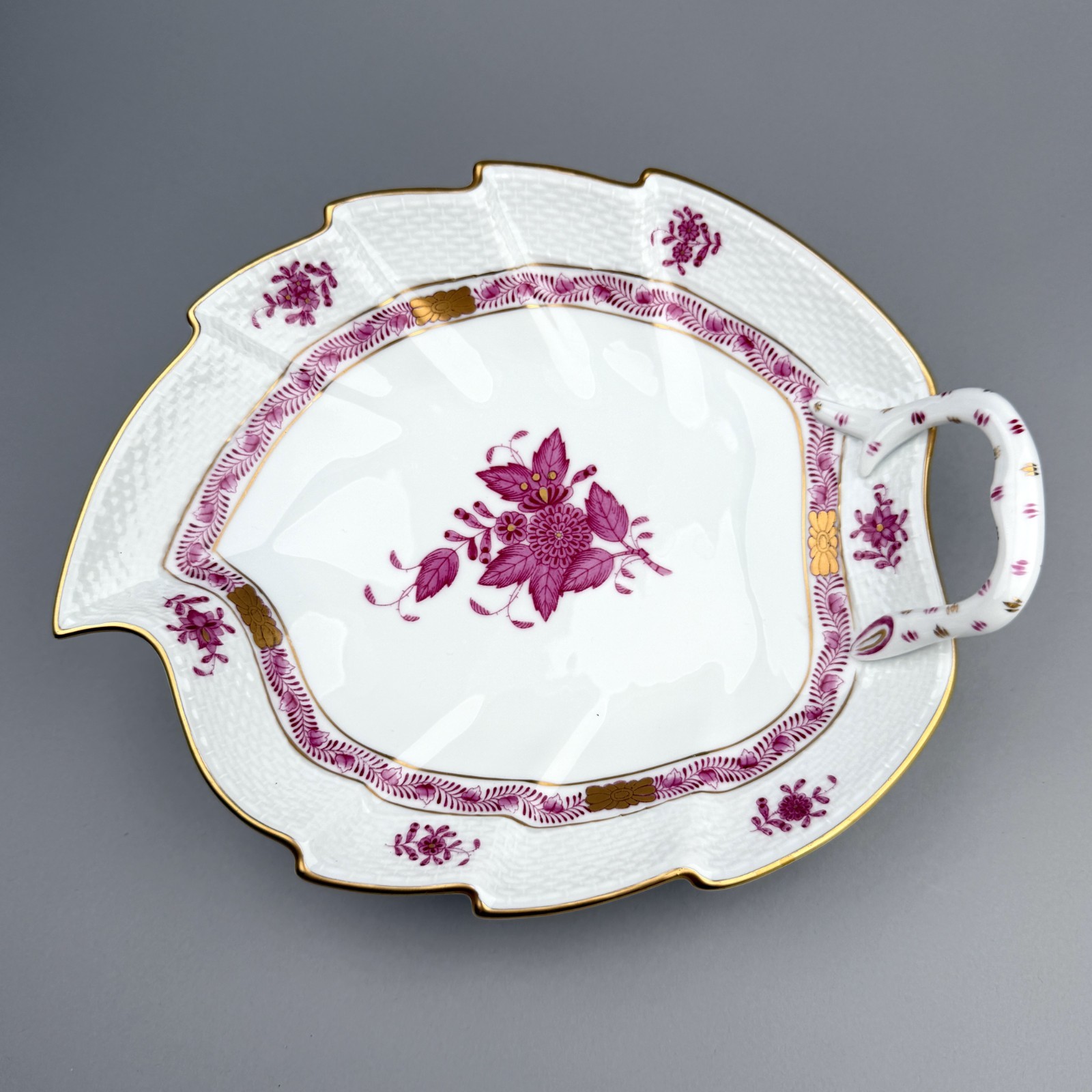Herend Apponyi Pink Raspberry Chinese Bouquet Handled Leaf Dish Bowl 202/AP 9.5\