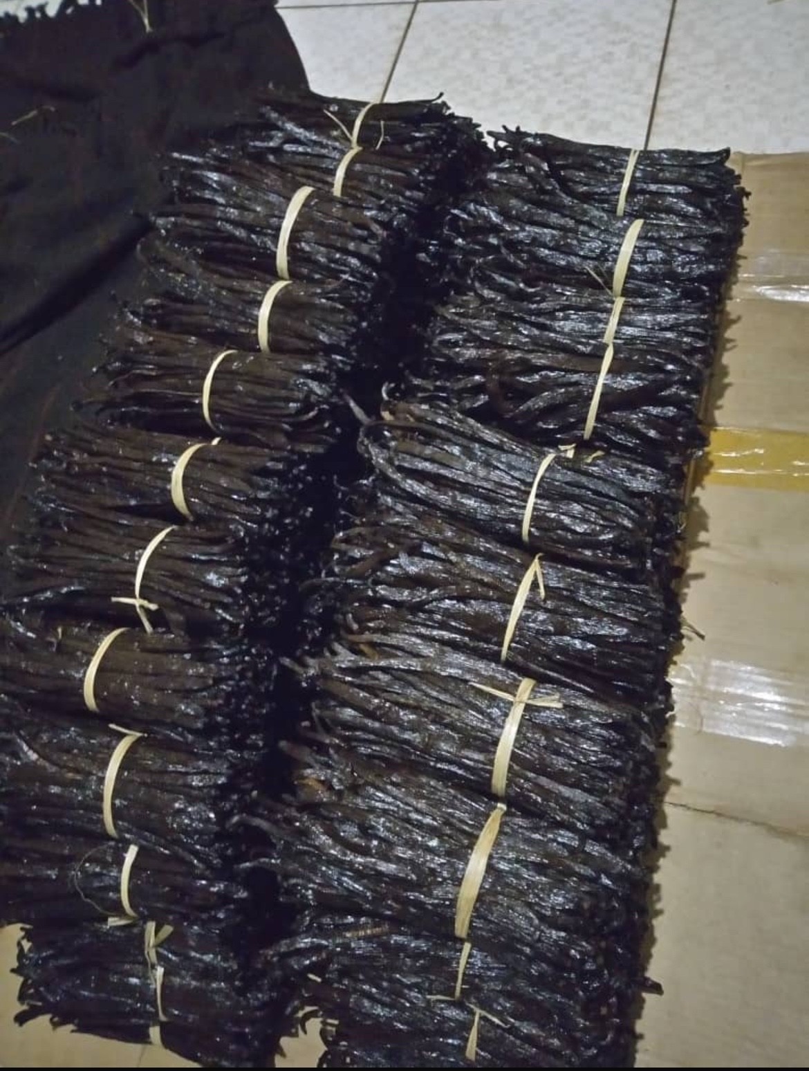 Organic vanilla beans, Grade A. Plump, moist with 30-35% moisture content Organic vanilla beans, Grade A. Plump, moist with 30-35% moisture content