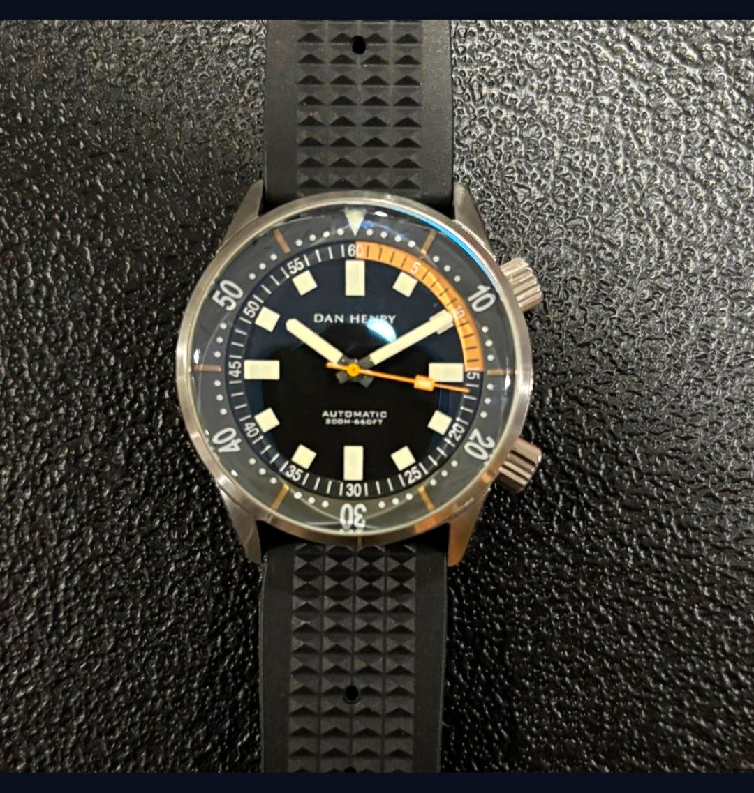 Dan Henry 1970 Automatic Diver Watch 40mm Black Dial Rubber Strap 200m Dan Henry 1970 Automatic Diver Watch 40mm Black Dial Rubber Strap 200m