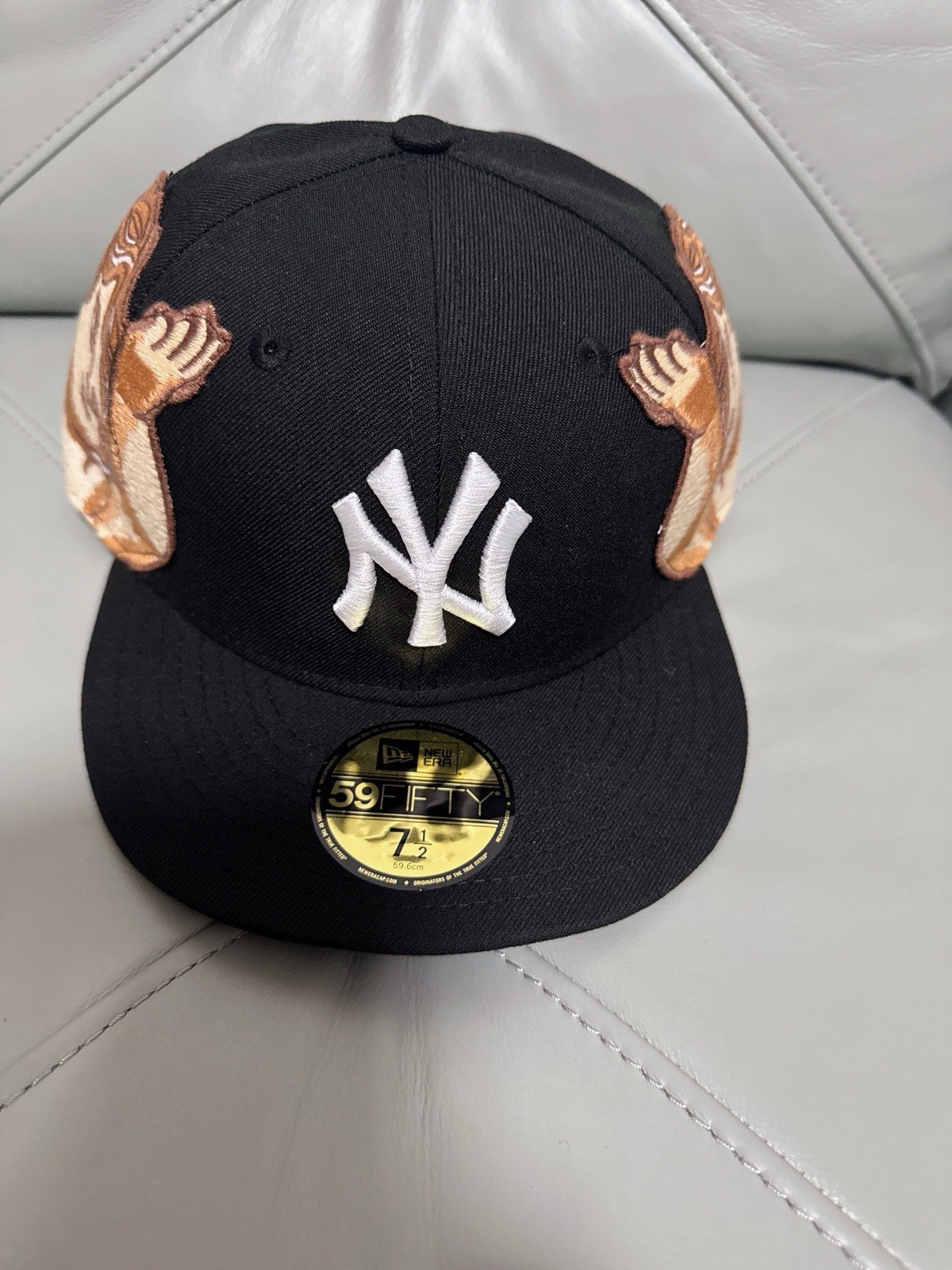New Era & Jon Stan New York Yankee , Black Color ; Fitted SIZE : 7 1/2 New Era & Jon Stan New York Yankee , Black Color ; Fitted SIZE : 7 1/2
