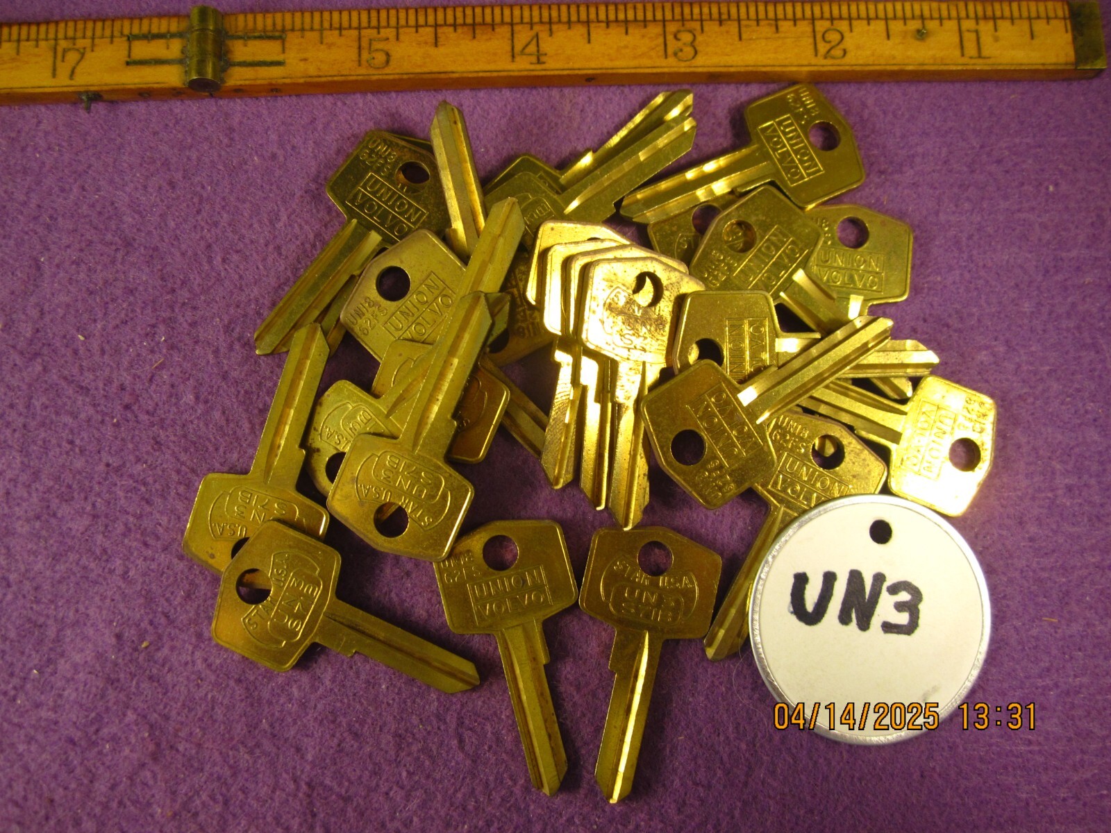 25 PC NEW OLD STOCK TRIUMPH  STAR UN3 BRASS CAR KEY BLANKS OLD NEW STOCK UNCUT.