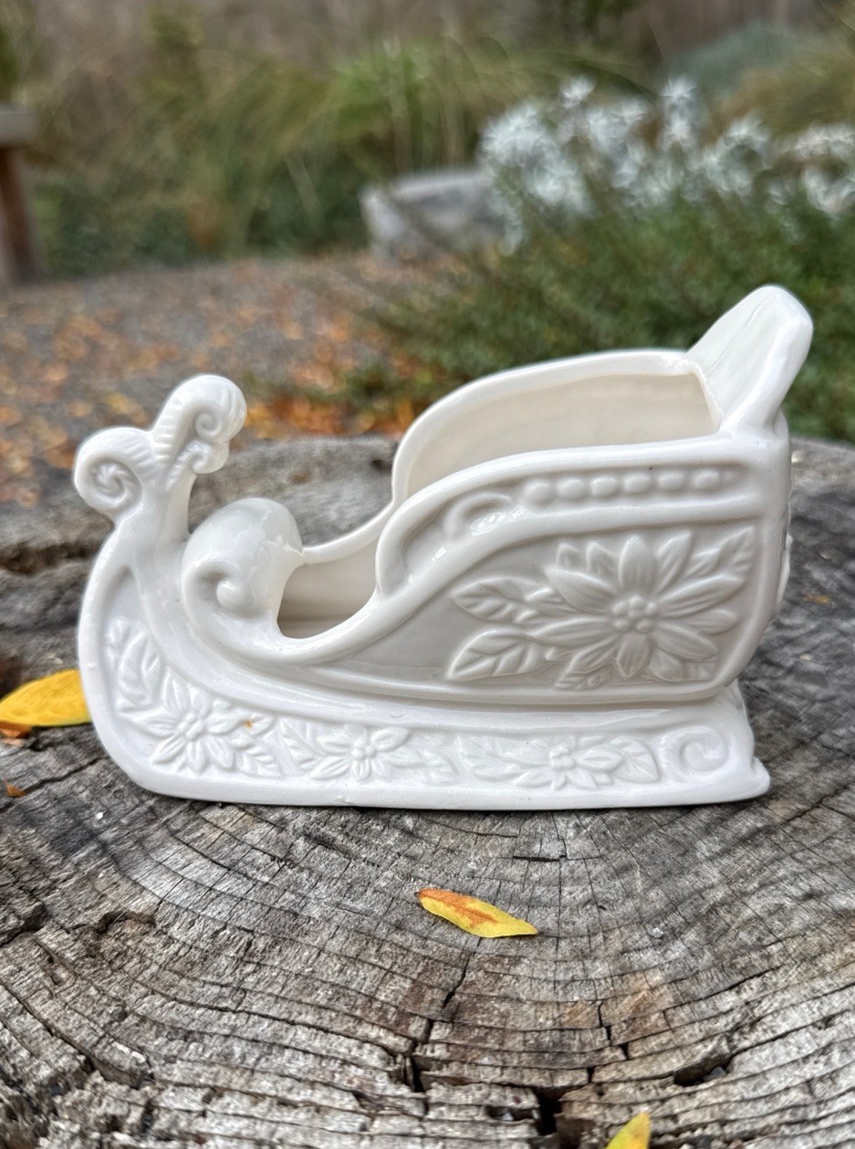VTG Ceramic Sleigh Planter Poinsettia Floral Embossed Christmas Holiday Decor 6”