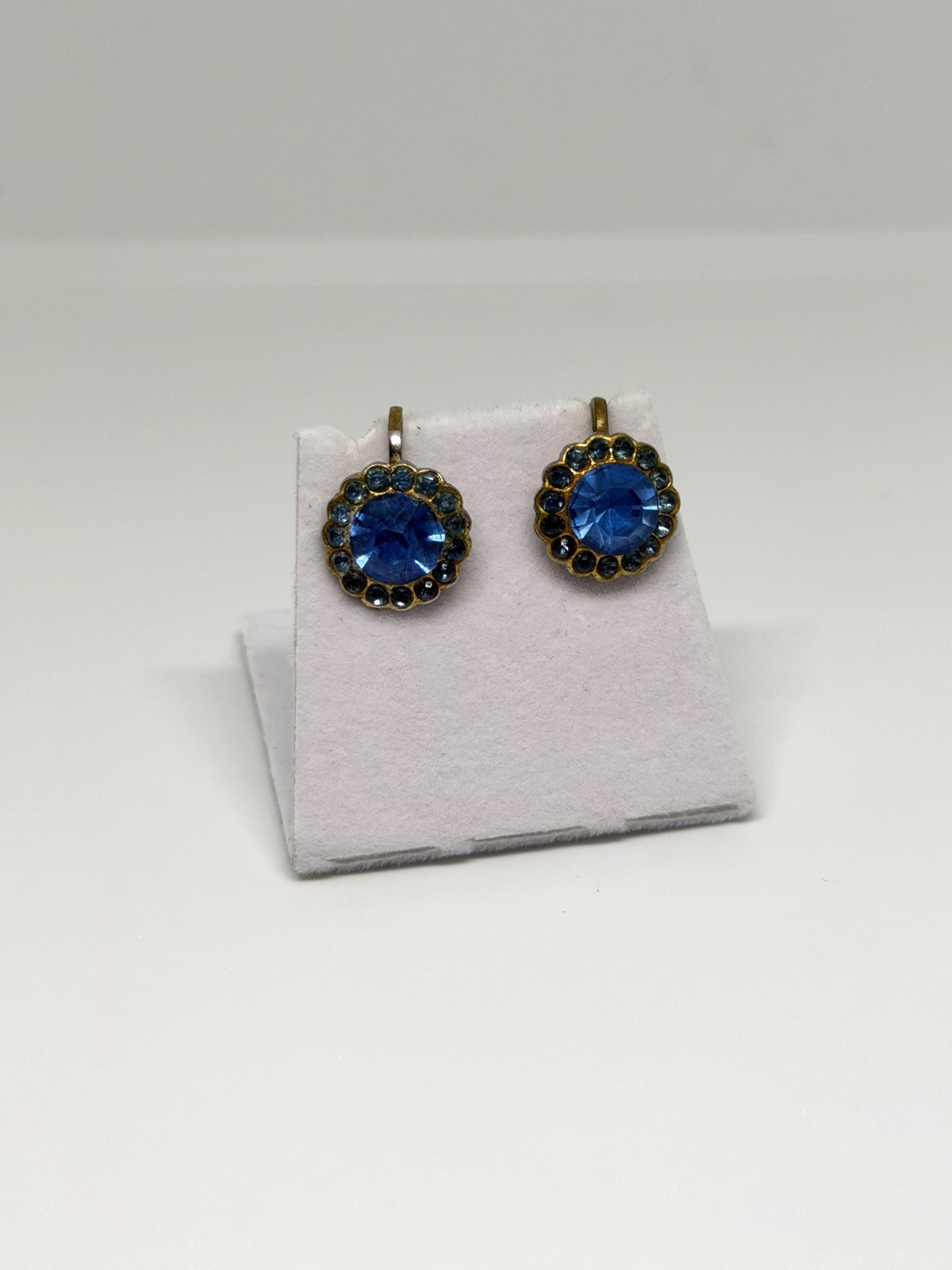 Vintage 1940s Blue Rhinestone Halo Earrings – Mid-Century Screw-Back Studs