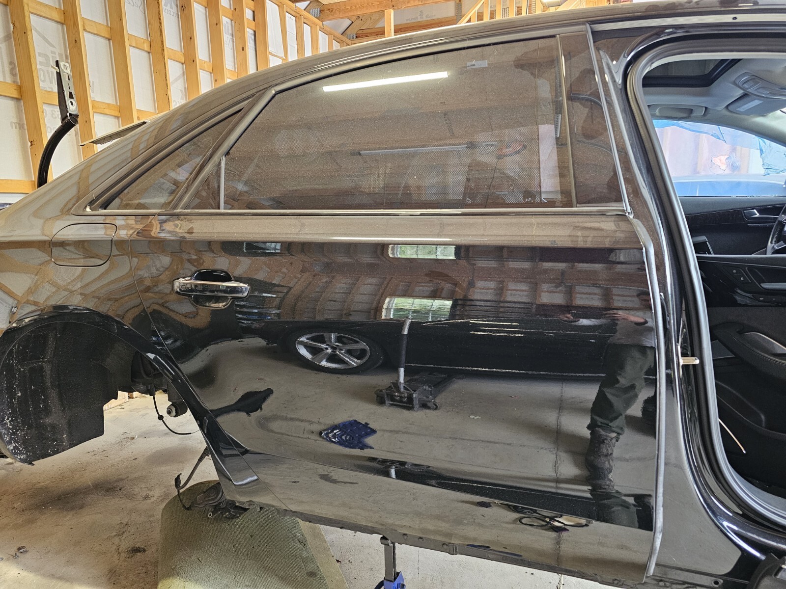 2011-2018 AUDI A8L REAR PASSENGER RIGHT SIDE DOOR (NO SHIPPING) 2011-2018 AUDI A8L REAR PASSENGER RIGHT SIDE DOOR (NO SHIPPING)