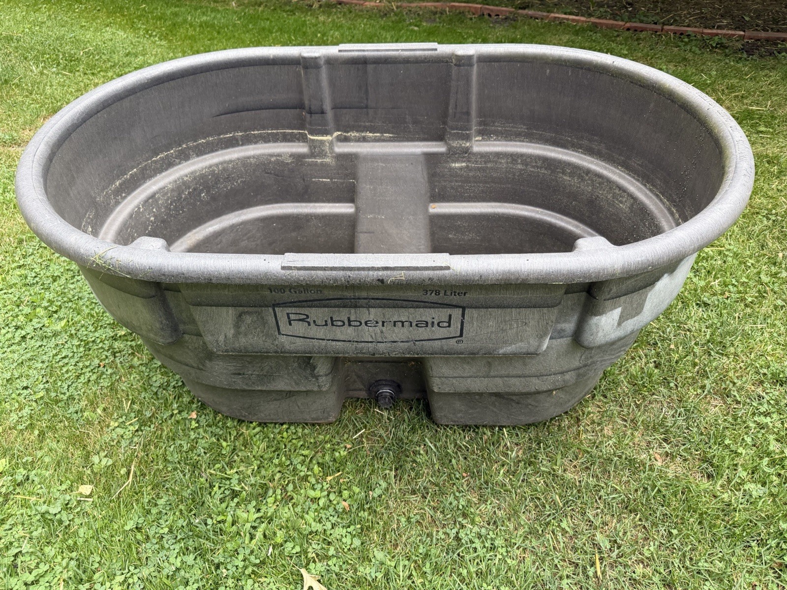 Rubbermaid Commercial Agriculture 100 Gal. Rubbermaid Commercial Agriculture 100 Gal.