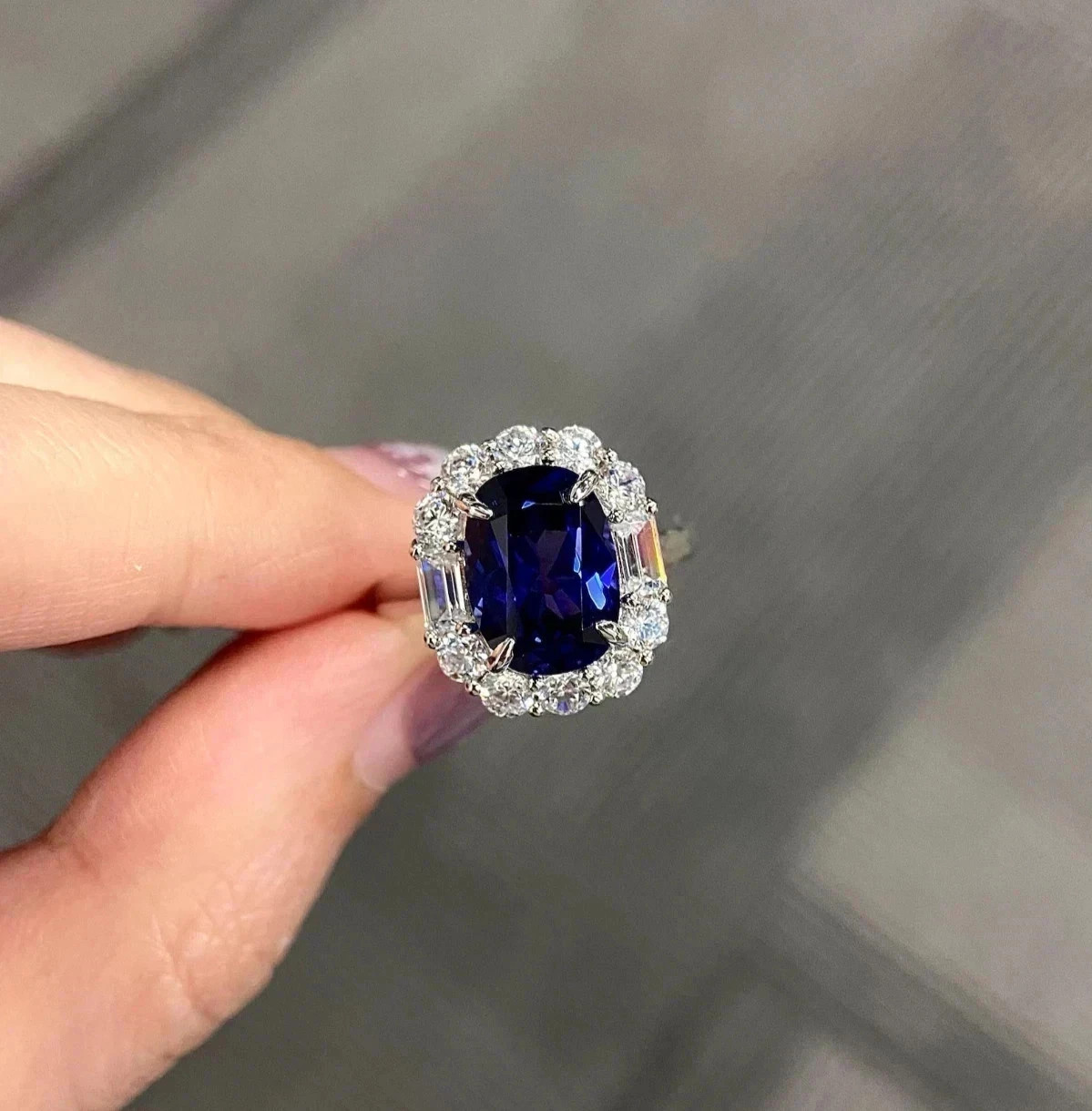6.20 Ct Oval Cut Natural Blue Sapphire Diamond Engagement Ring 18k White Gold 6.20 Ct Oval Cut Natural Blue Sapphire Diamond Engagement Ring 18k White Gold