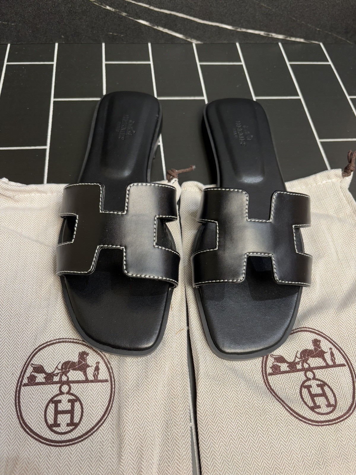 Hermes Oran Slip-On Sandals Women Size EU 38/US 8 Black Hermes Oran Slip-On Sandals Women Size EU 38/US 8 Black