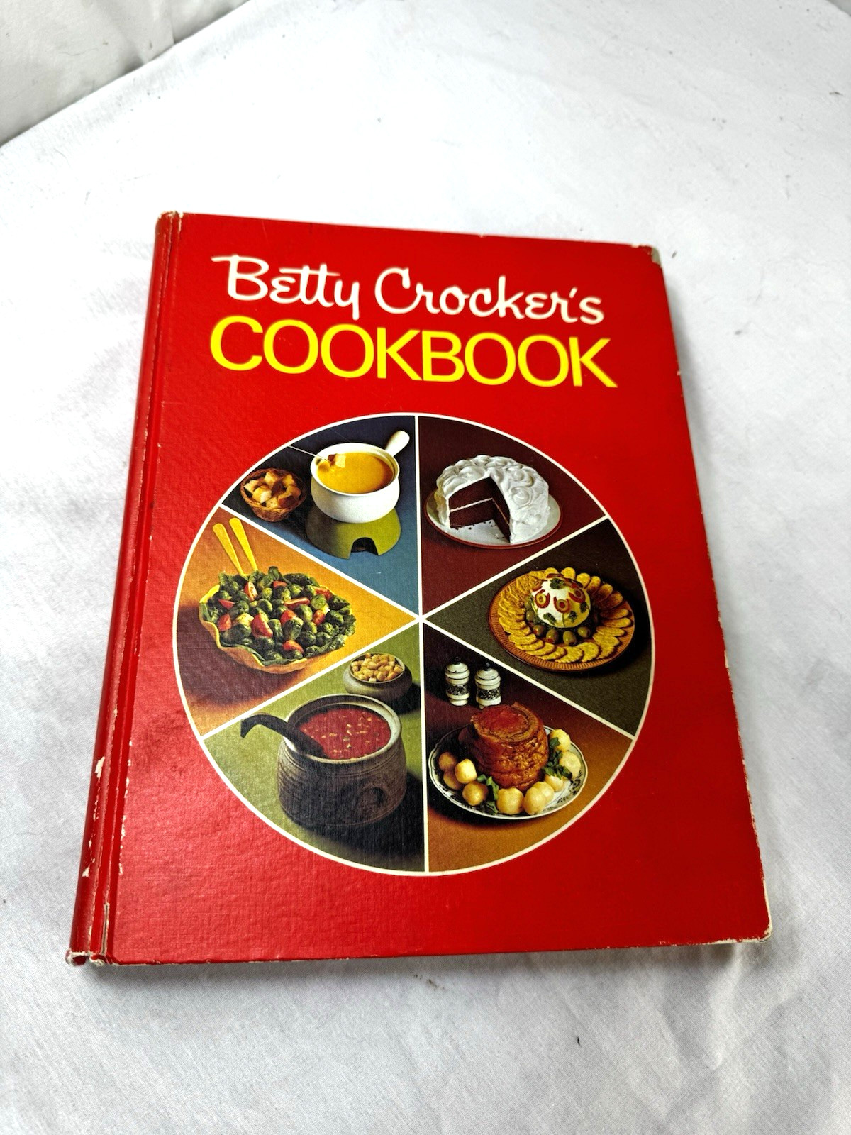 Betty Crocker\'s Cookbook PIE Hard Cover Recipes Dishes 12th Printing \'72 Holiday