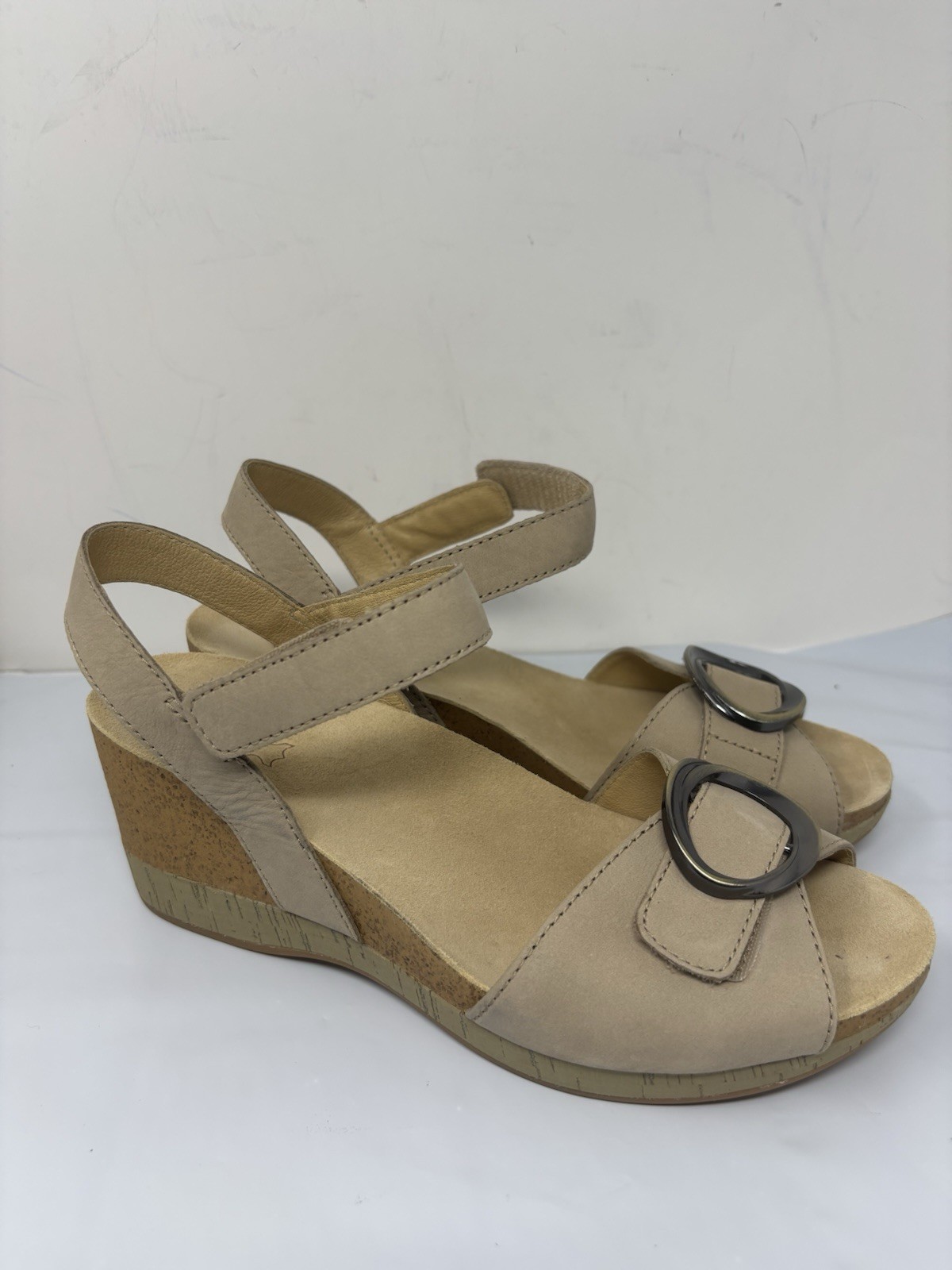 Dansko Stella Beige Milled Nubuck Leather Sandal Women\'s Size 39 Dansko Stella Beige Milled Nubuck Leather Sandal Women\'s Size 39