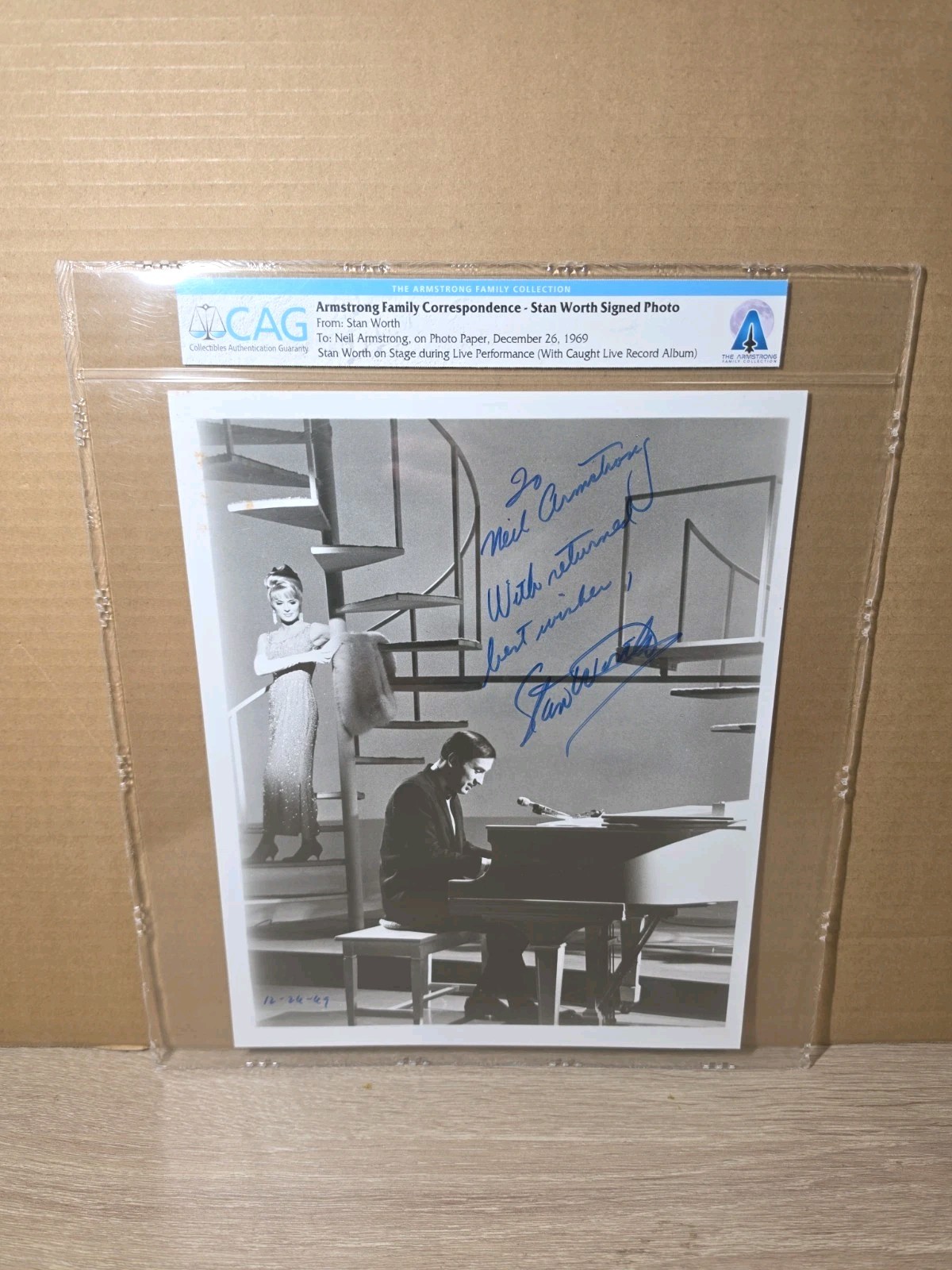 NEIL ARMSTRONG 1969 Stan Worth Signed Photo. RARE (ARMSTRONG FAMILY COLLECTION) NEIL ARMSTRONG 1969 Stan Worth Signed Photo. RARE (ARMSTRONG FAMILY COLLECTION)