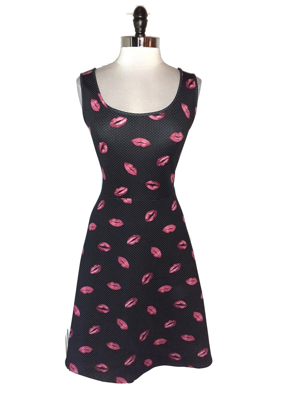 NEW TORRID Plus Size 1 1X A-Line Dress Black Pink Red Lips Sleeveless Stretch NEW TORRID Plus Size 1 1X A-Line Dress Black Pink Red Lips Sleeveless Stretch