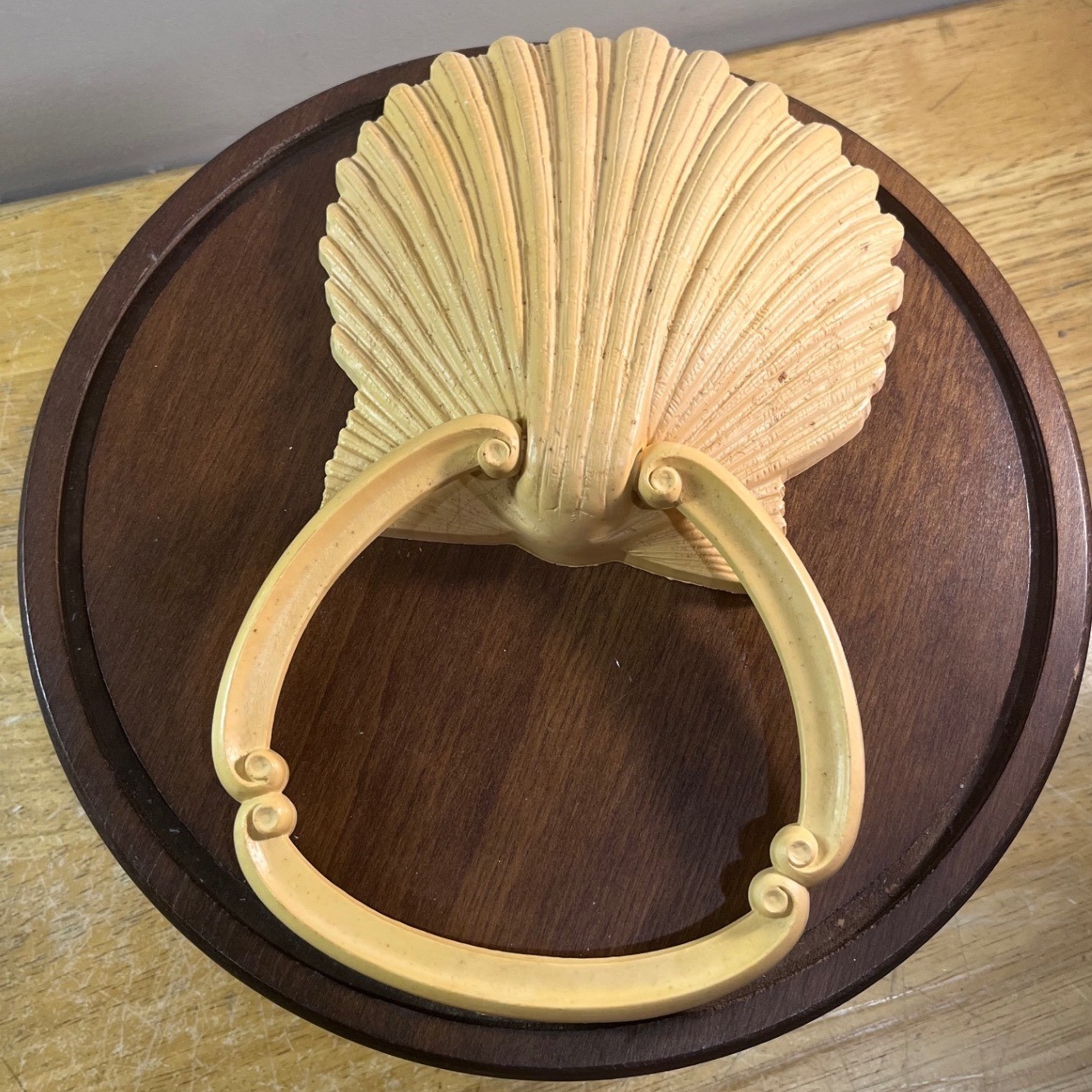 Vtg 1976 Syroco Yellow Sea shell Towel Ring Wall Mount Coastal Regency 3280 B
