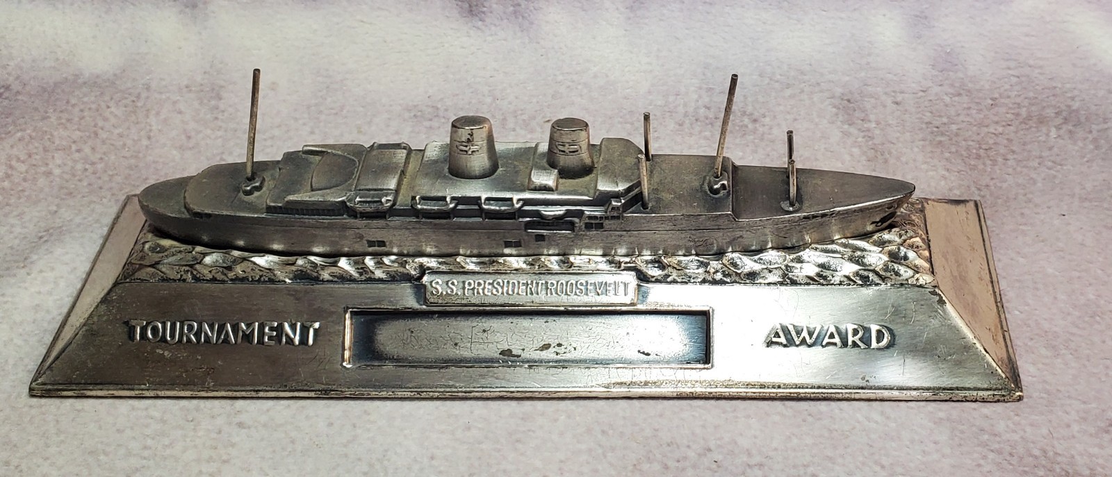 SS THEODORE ROOSEVELT - TOURNAMENT AWARD - PAPERWEIGHT SS THEODORE ROOSEVELT - TOURNAMENT AWARD - PAPERWEIGHT