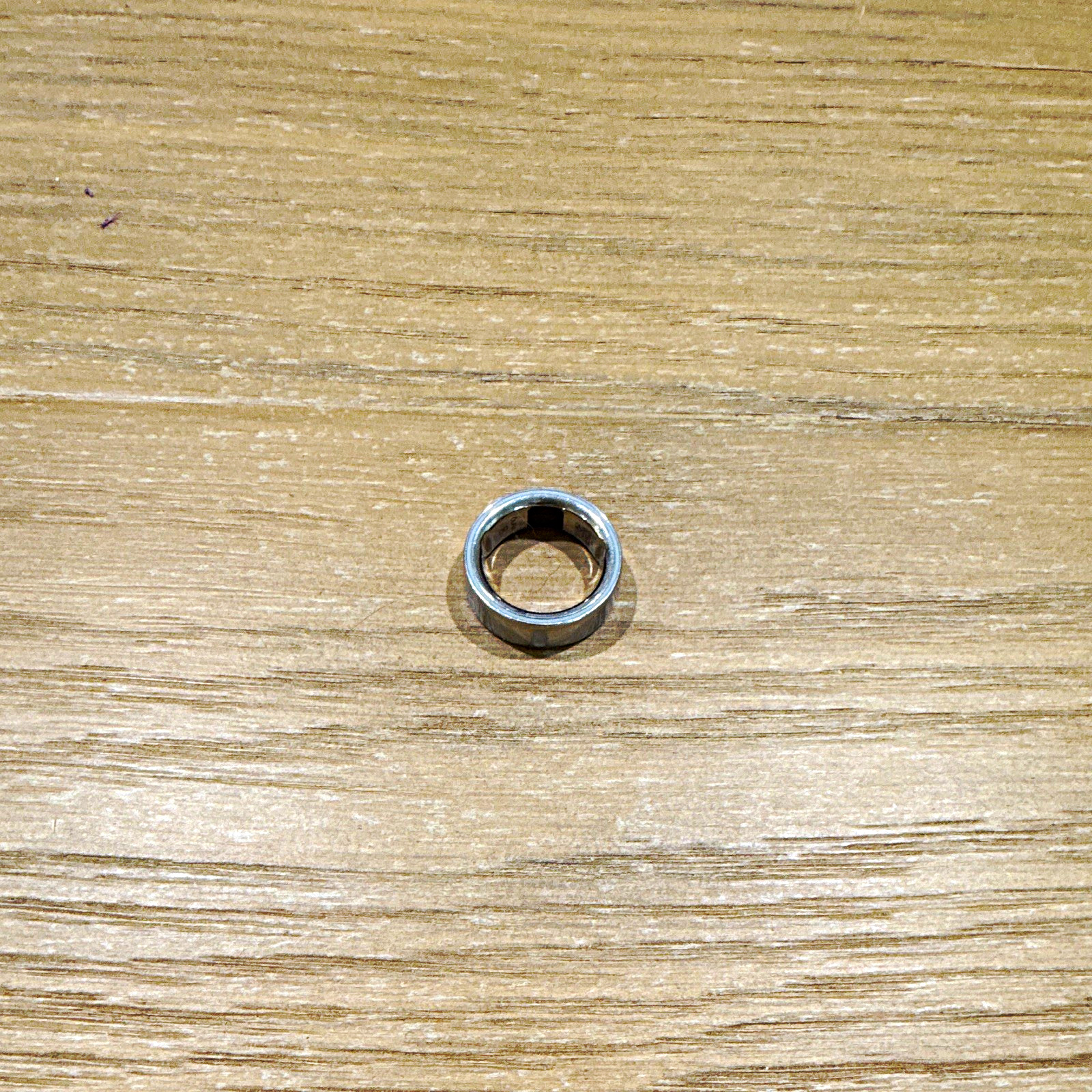 Oura Ring 4 Smart Ring Sleep Tracking, Silver Size 8, with charging dock Oura Ring 4 Smart Ring Sleep Tracking, Silver Size 8, with charging dock