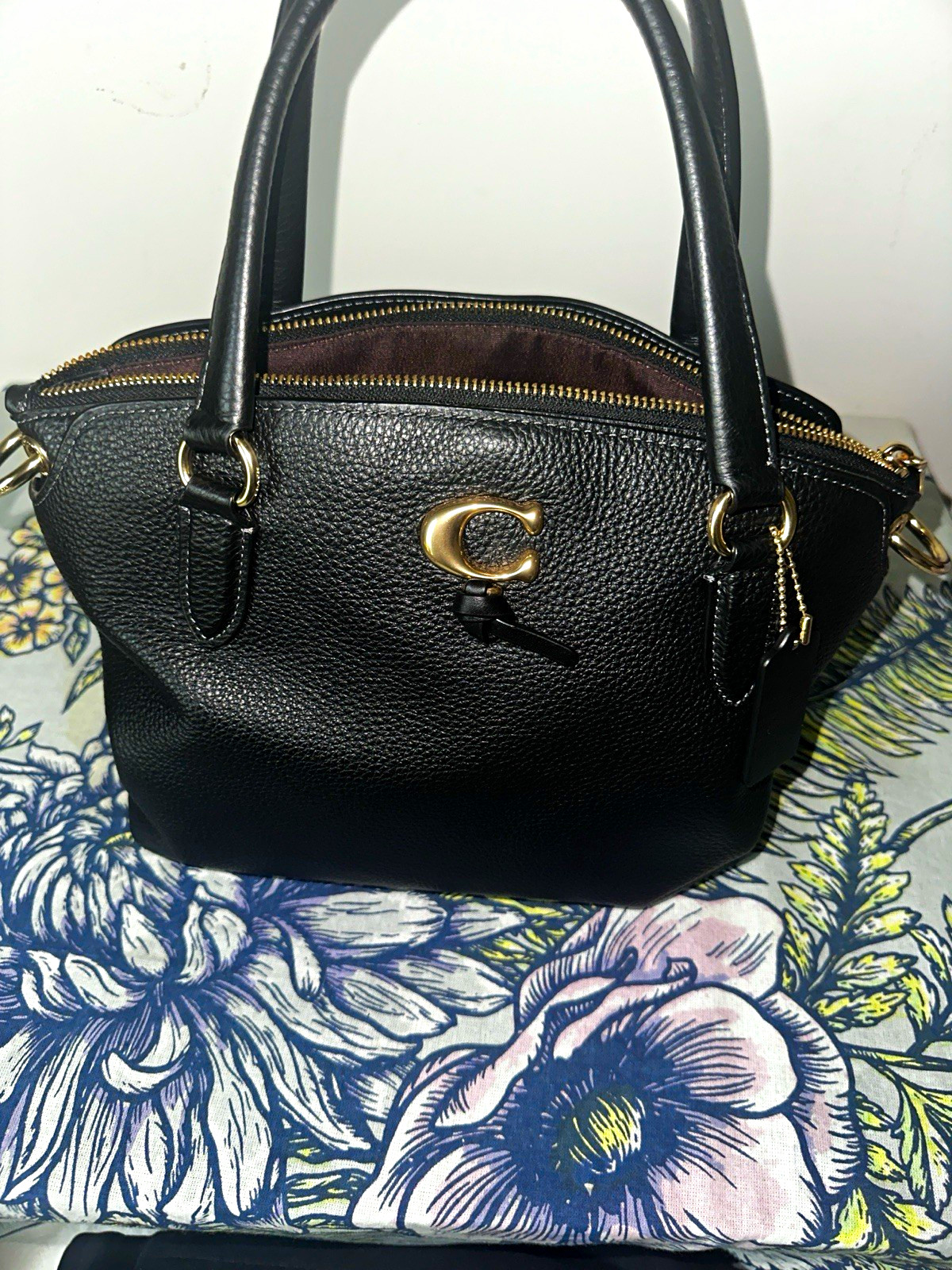 Coach Black Medium Pebbled Satchel Top Handle Bag Zip Closure Gold Hardware Coach Black Medium Pebbled Satchel Top Handle Bag Zip Closure Gold Hardware