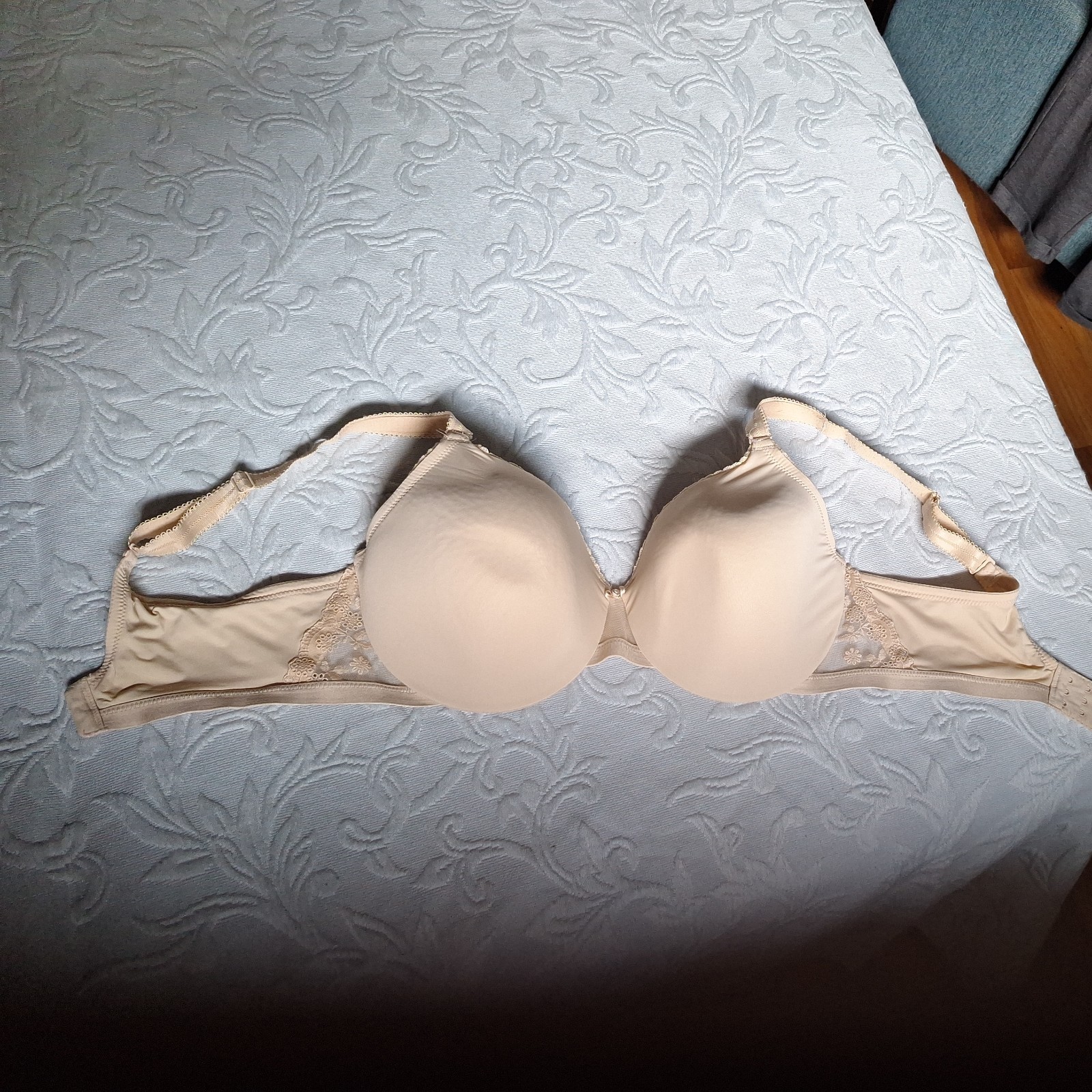 Wacoal Seamless,  Lightly Padded Underwire Bra 36DDD 853231, Beige EUC