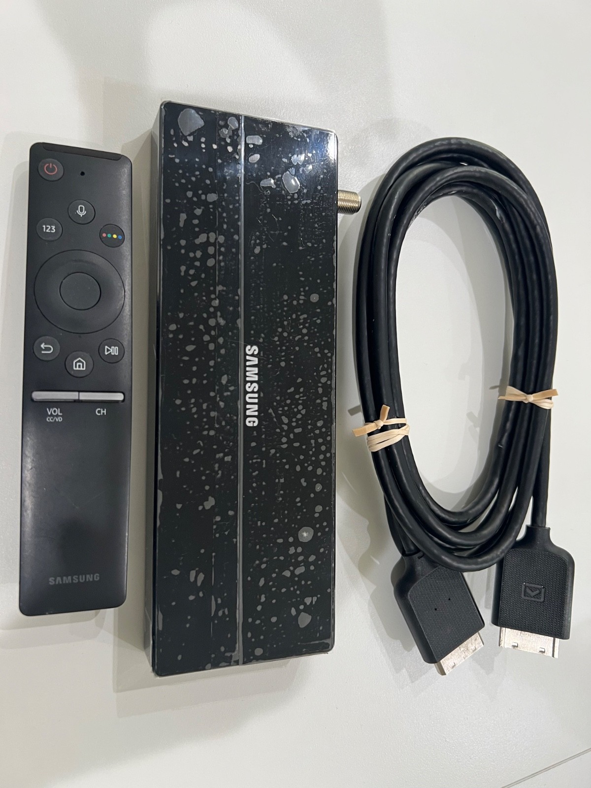 SAMSUNG ONE CONNECT BOX ,CABLE & REMOTE FOR- UN65KS8500 -UN65KS850DF- UN65KS8000 SAMSUNG ONE CONNECT BOX ,CABLE & REMOTE FOR- UN65KS8500 -UN65KS850DF- UN65KS8000